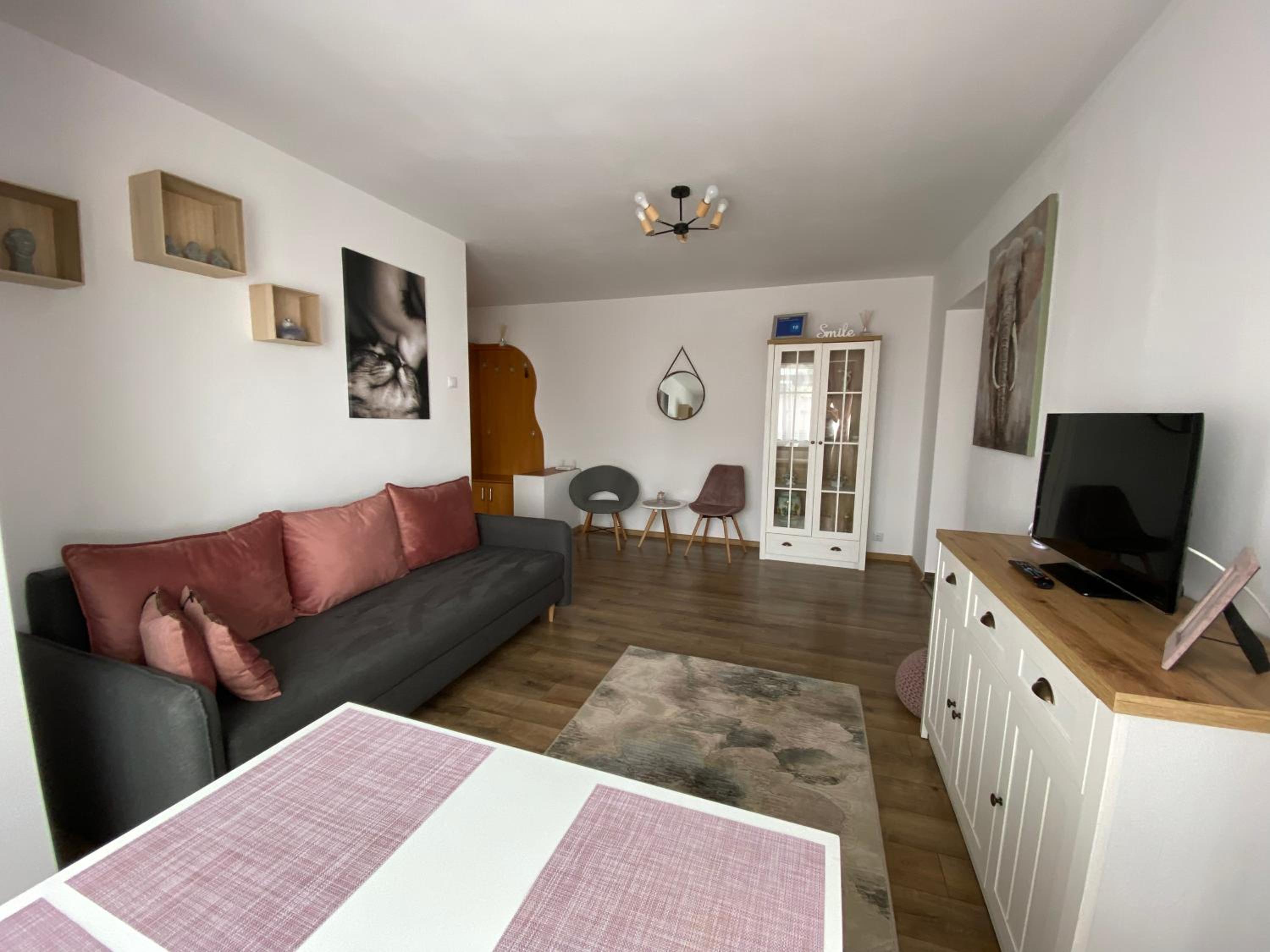 One-Bedroom Apartment - Photo 3