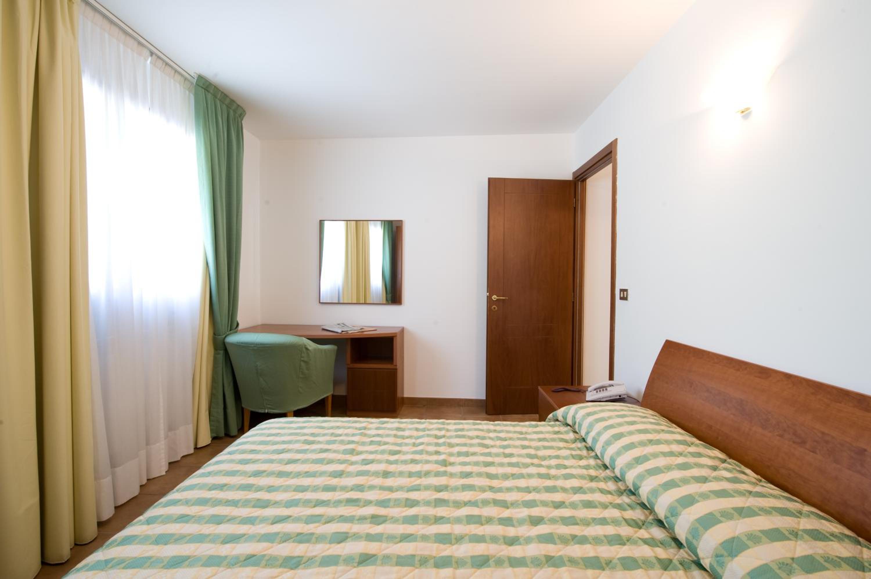 Superior One-Bedroom Apartment (4 Adults) photo 3