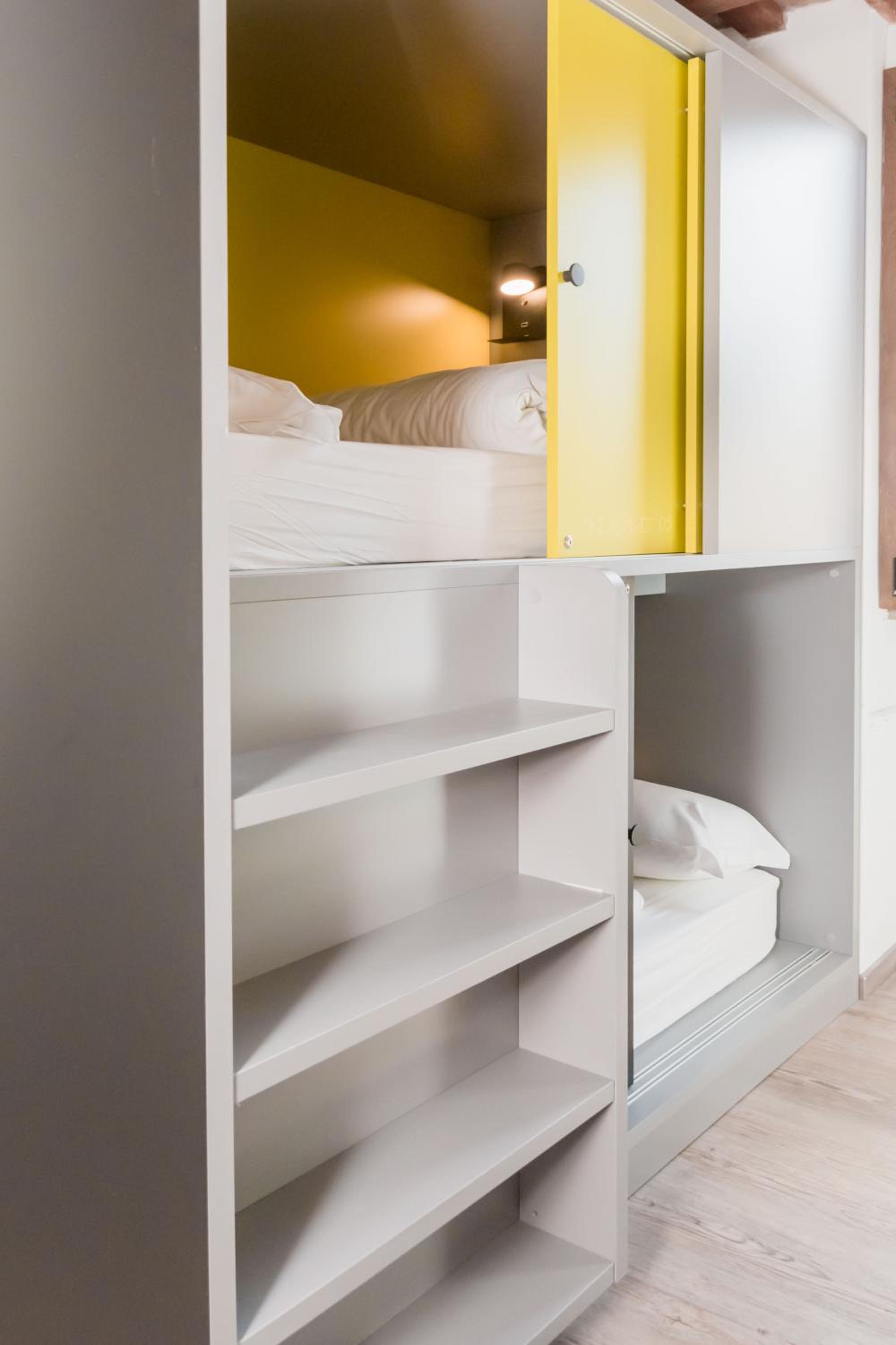 Bed in 10-Bed Mixed Dormitory Room photo 2