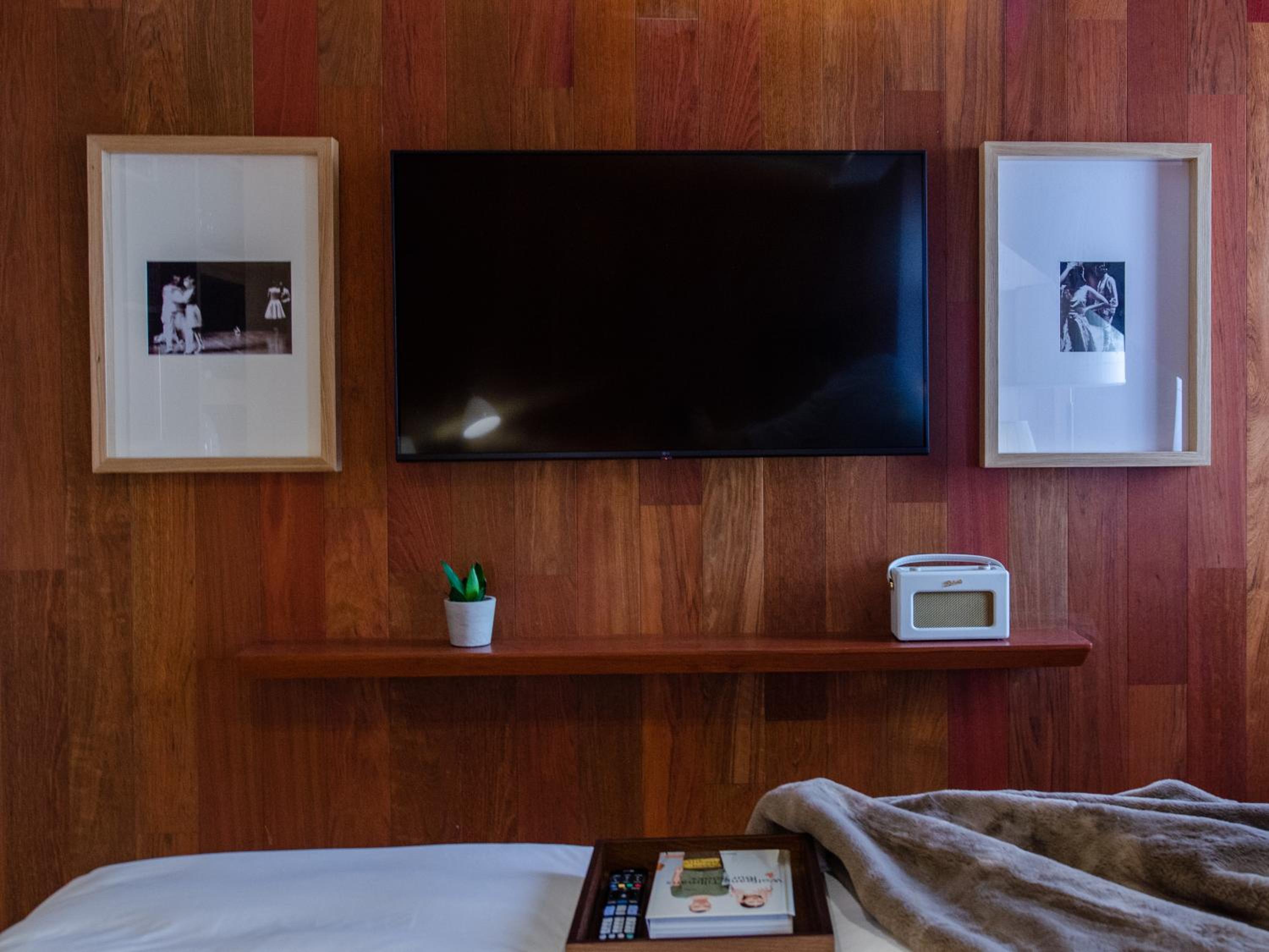 Historical Standard Mansard Room - Photo 5
