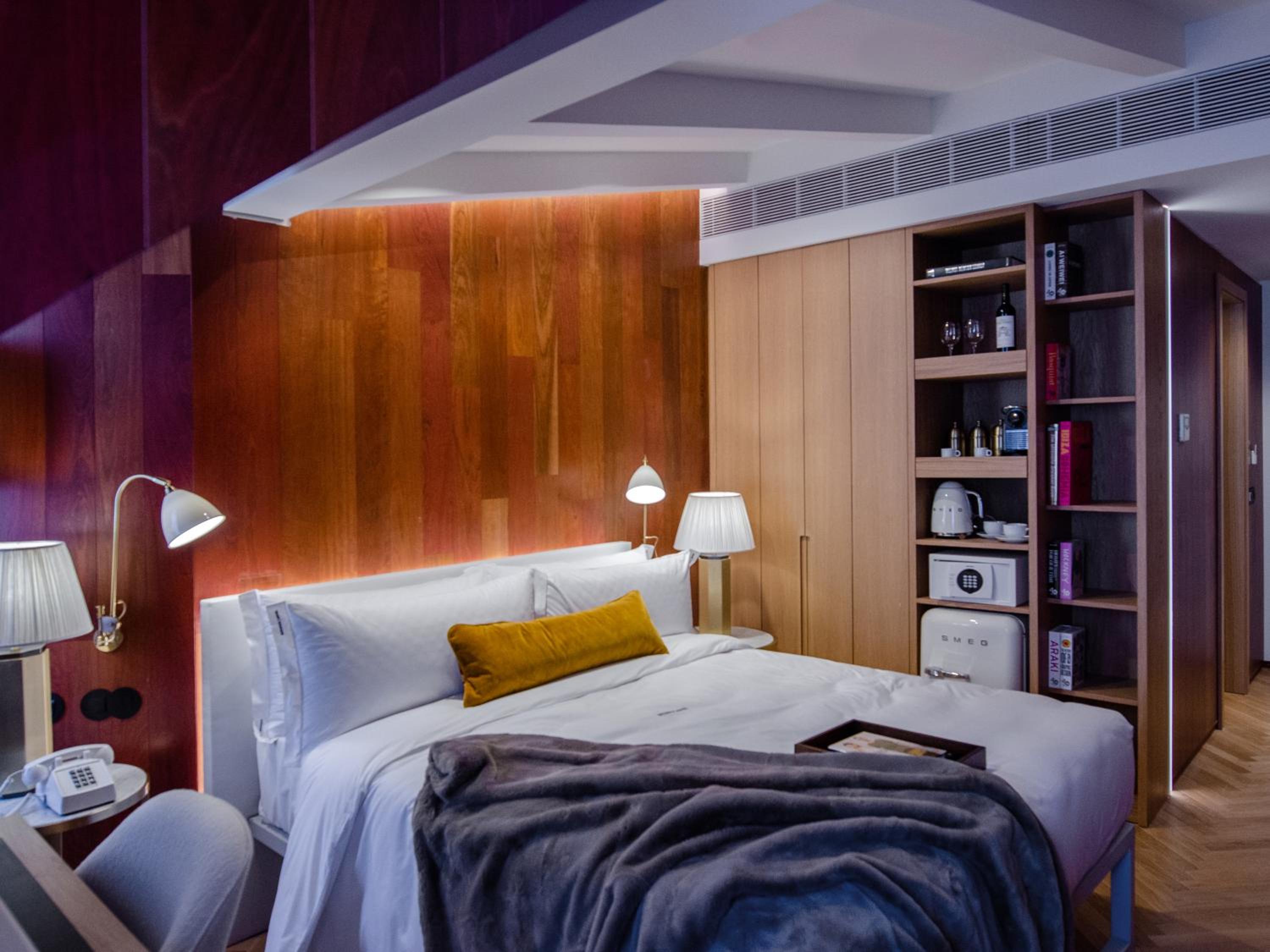 Historical Standard Mansard Room - Photo 2