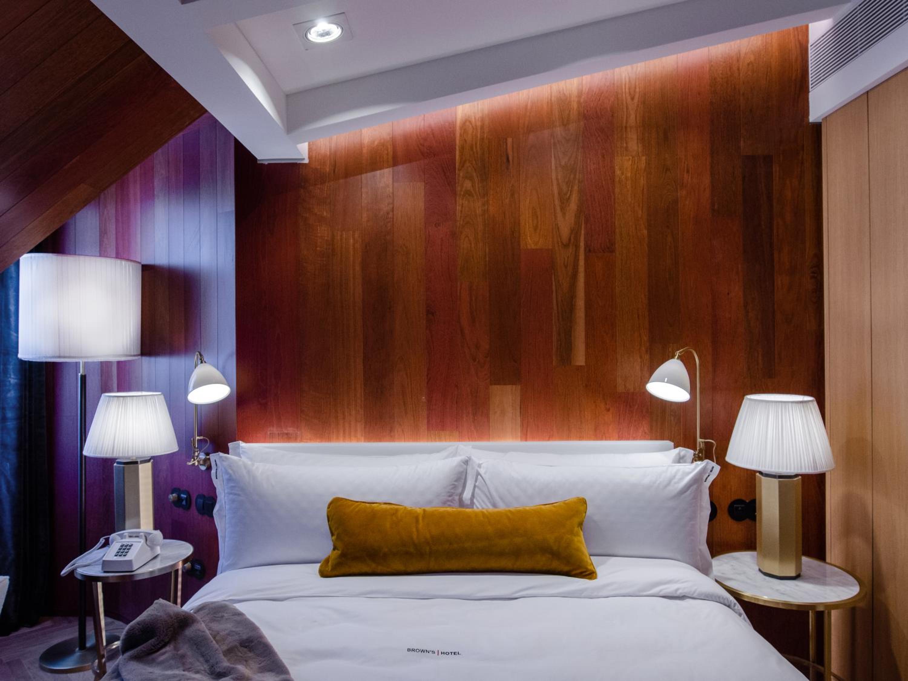 Historical Standard Mansard Room - Photo 3
