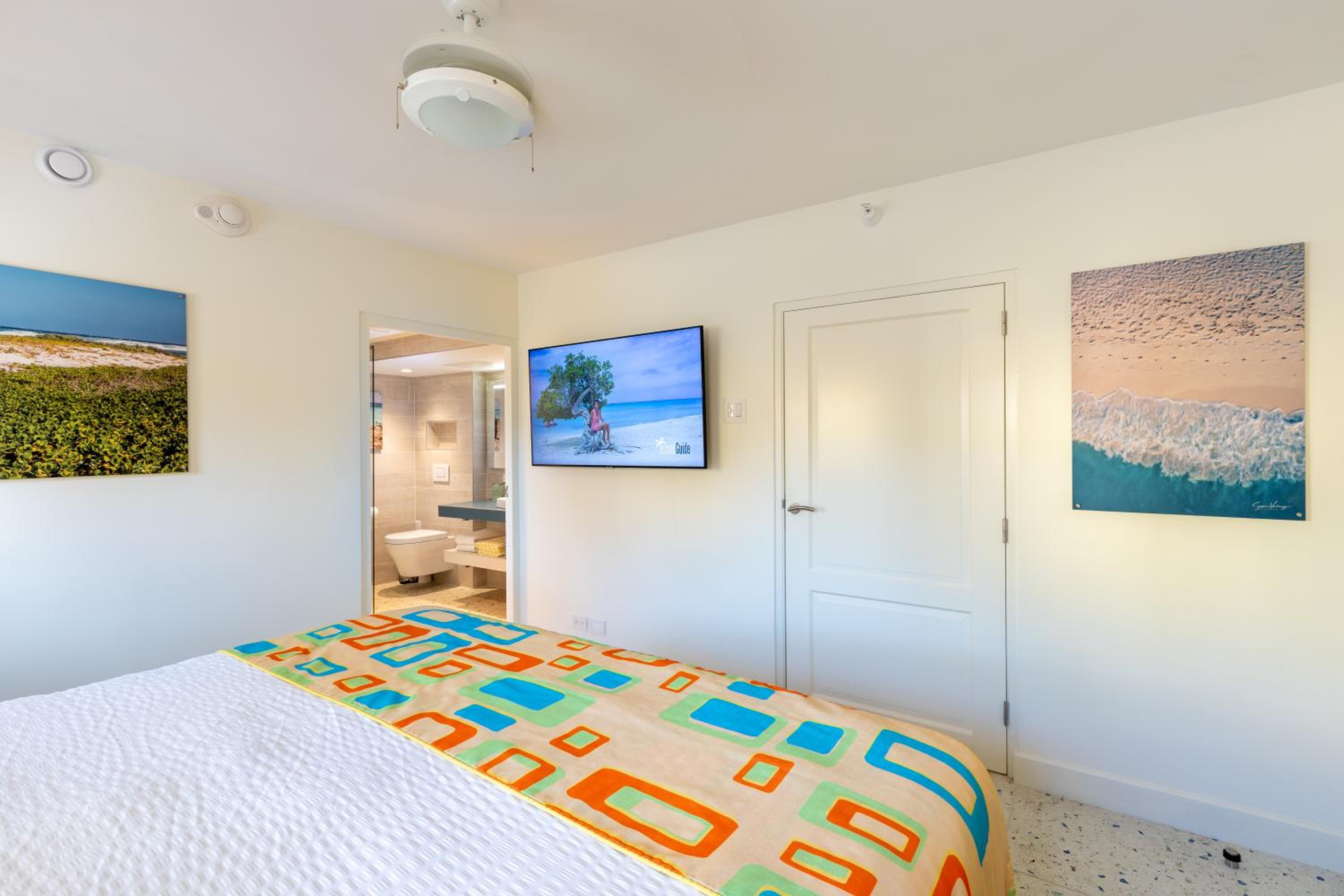 One-Bedroom Suite - Photo 7