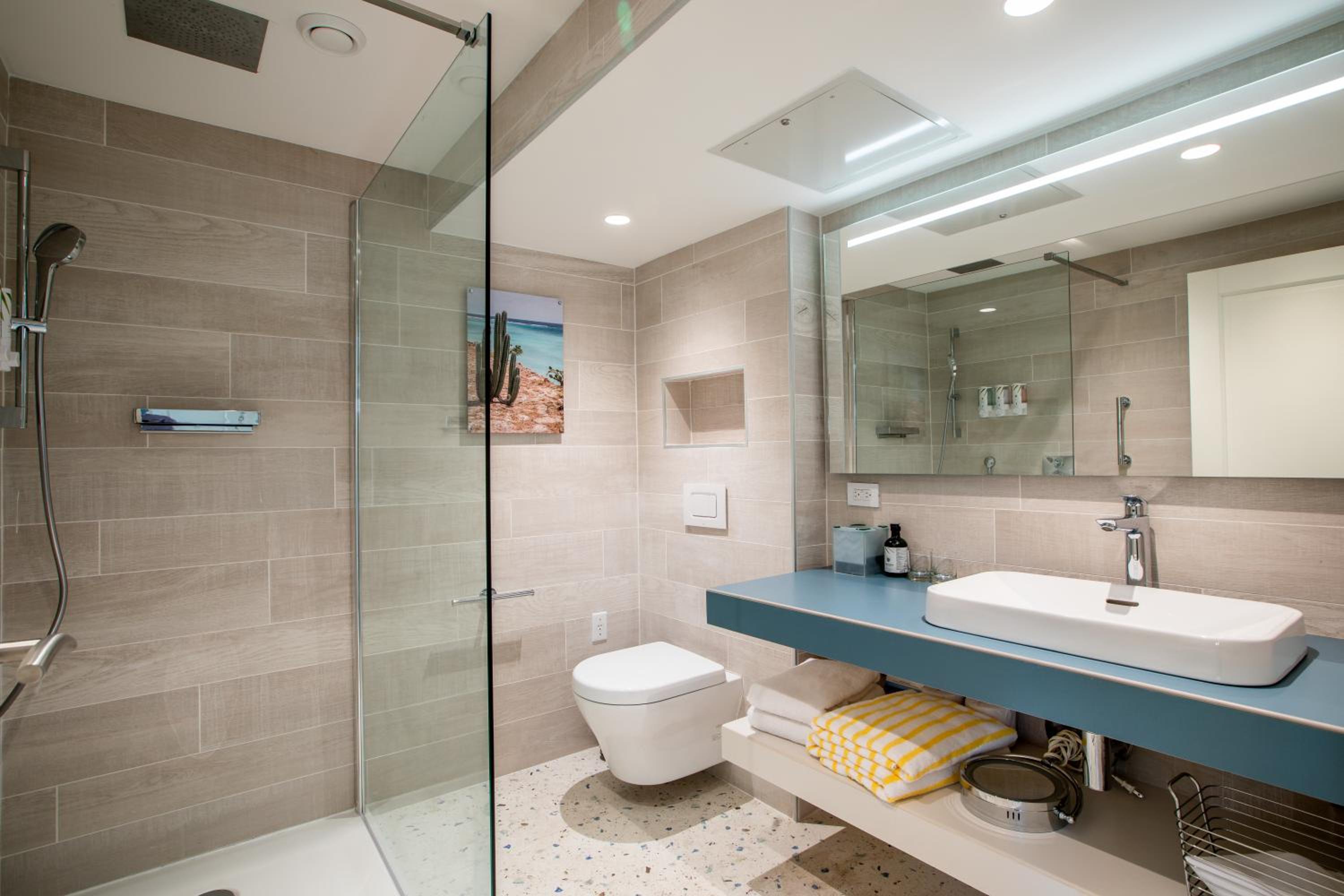 One-Bedroom Suite - Photo 4