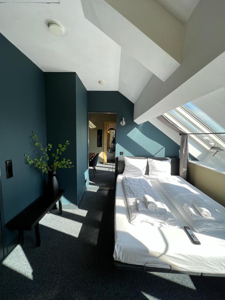 Deluxe Double Room with Sea View - Photo 4