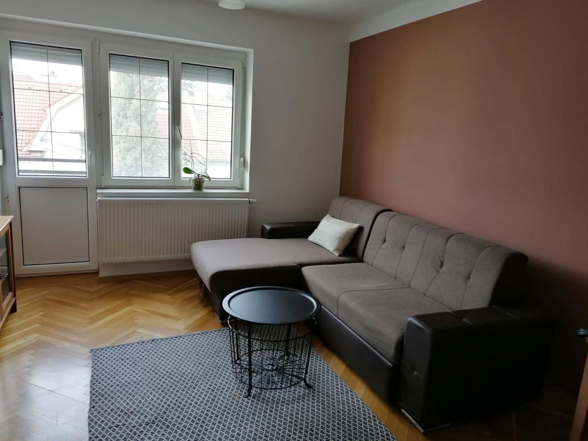 One-Bedroom Apartment - Photo 1