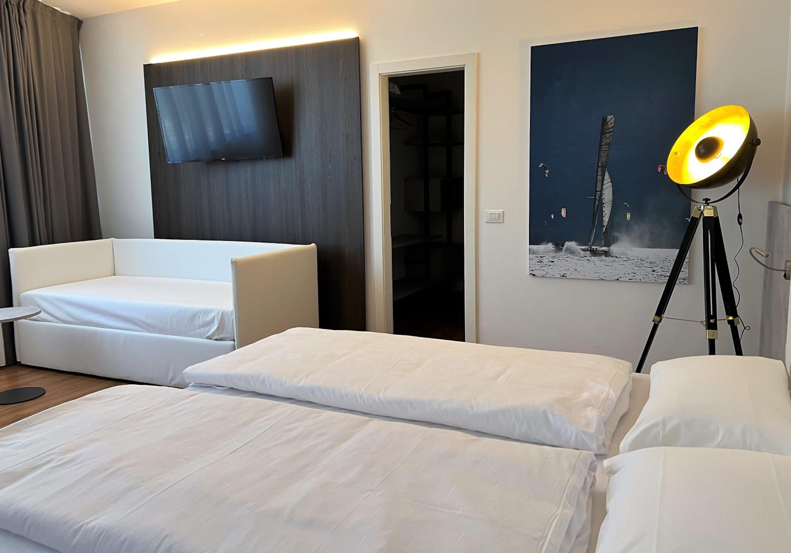 Quadruple Room - Photo 6