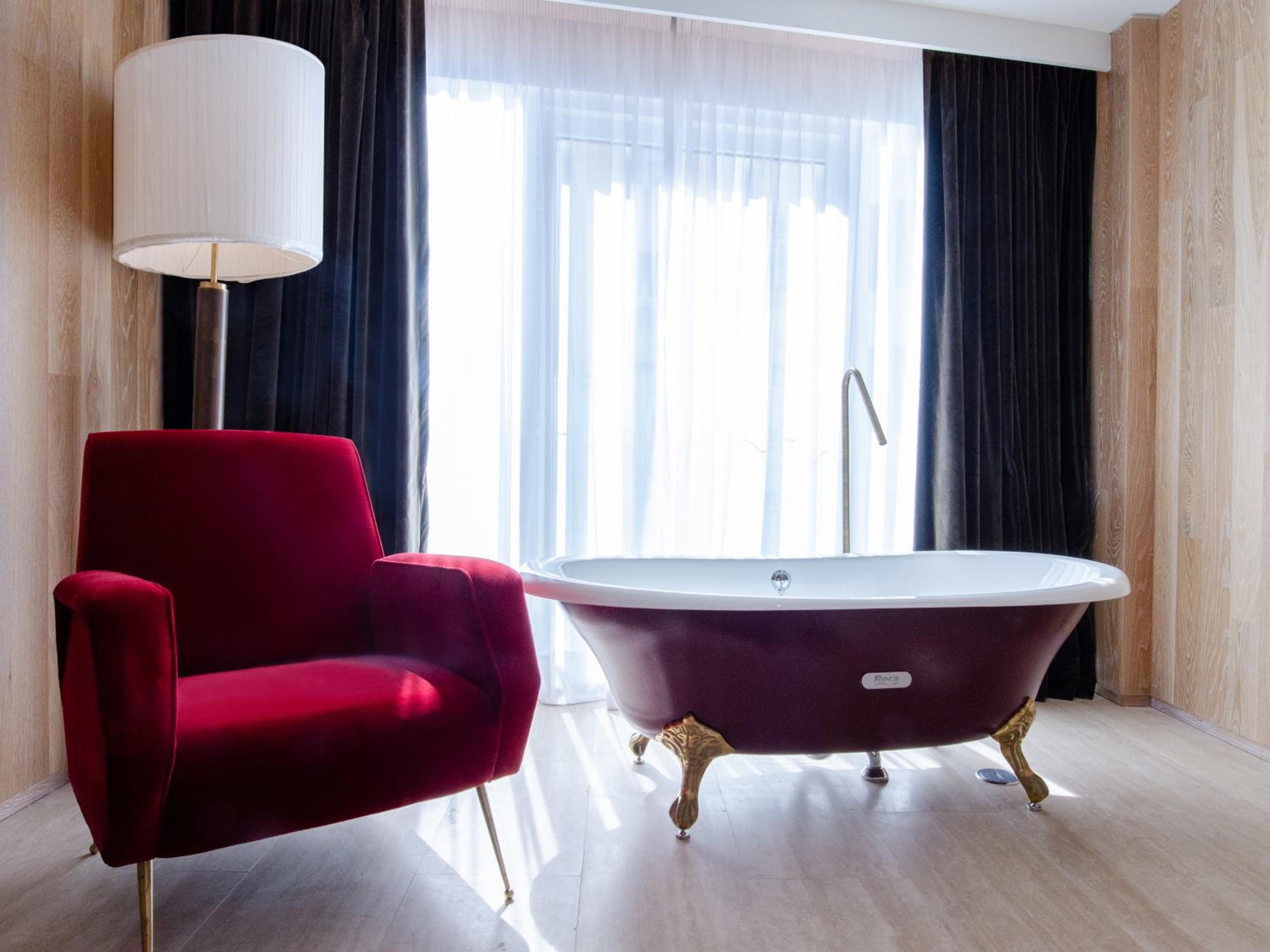 Contemporary Junior Suite - Photo 8