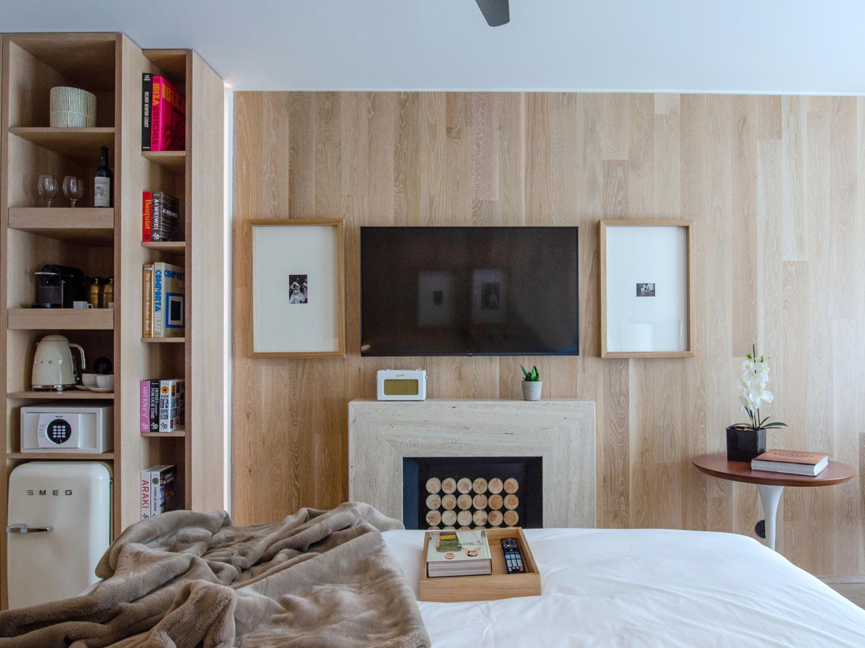 Contemporary Junior Suite - Photo 24