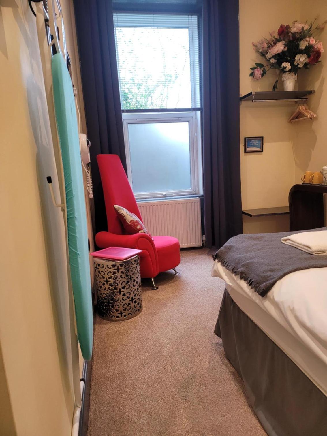 Standard Double Room thumbnail 5