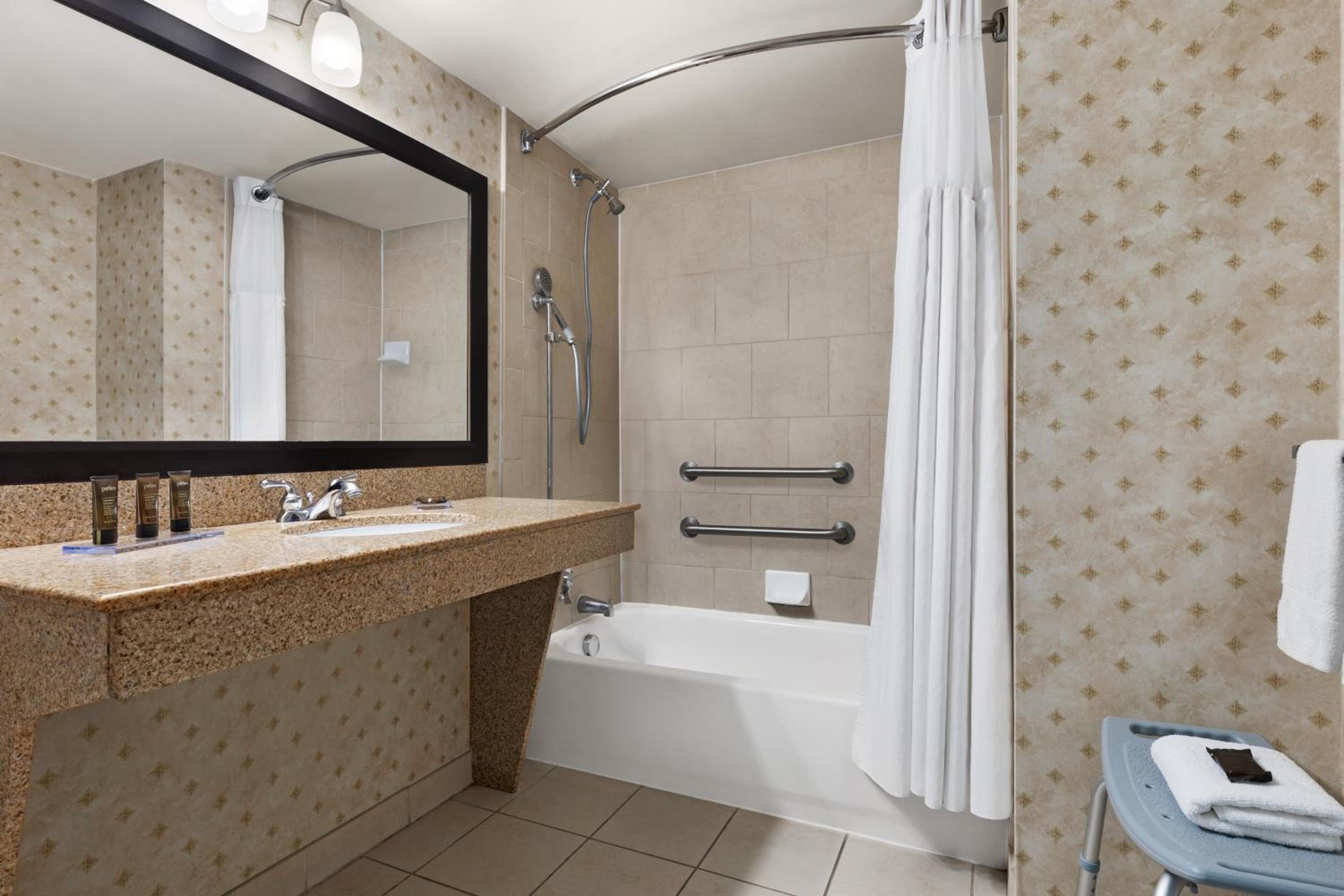 King Room - Disability Access - Non-Smoking - Photo 2