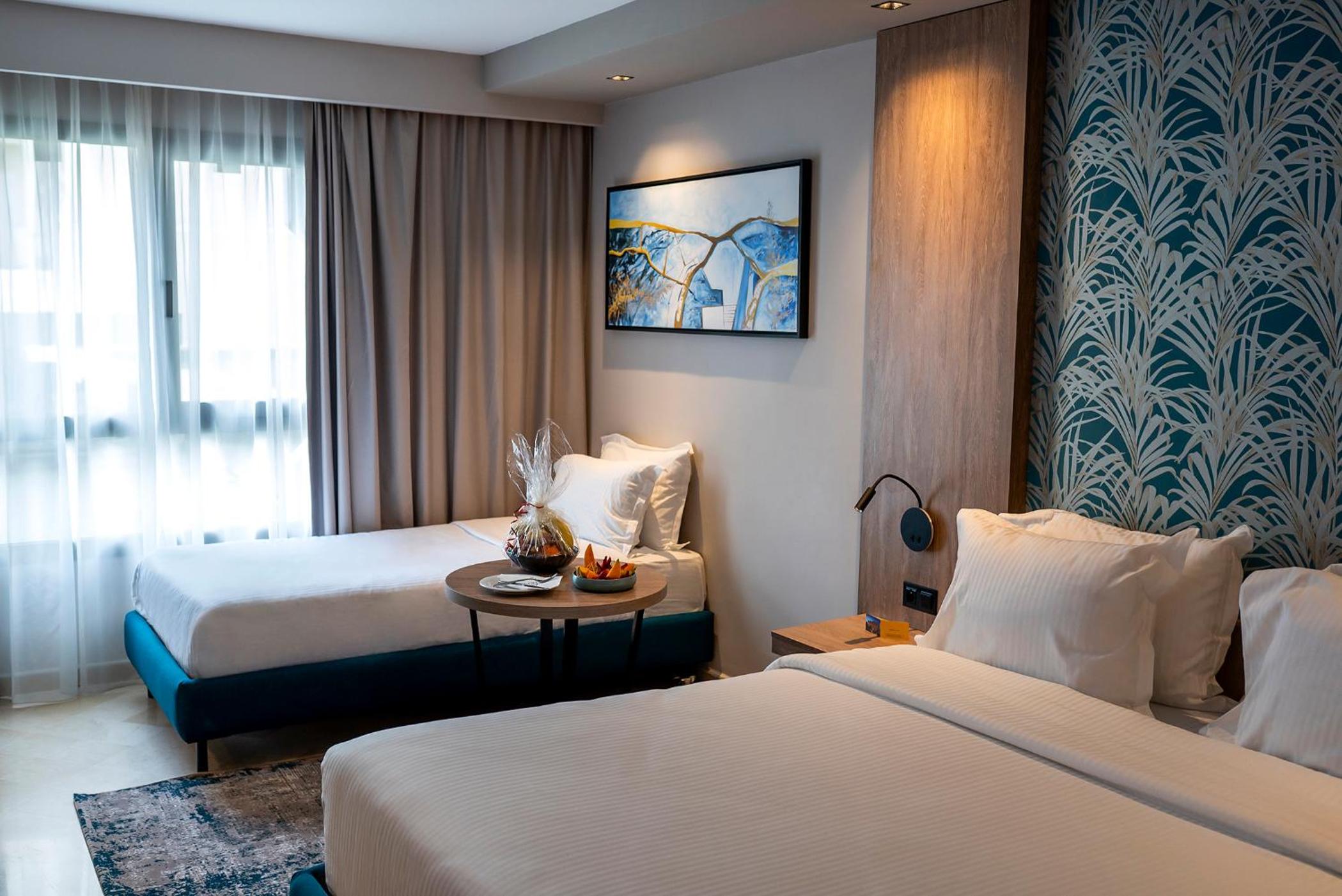 Business Room 1 King Bed 1 Single Bed - Photo 3