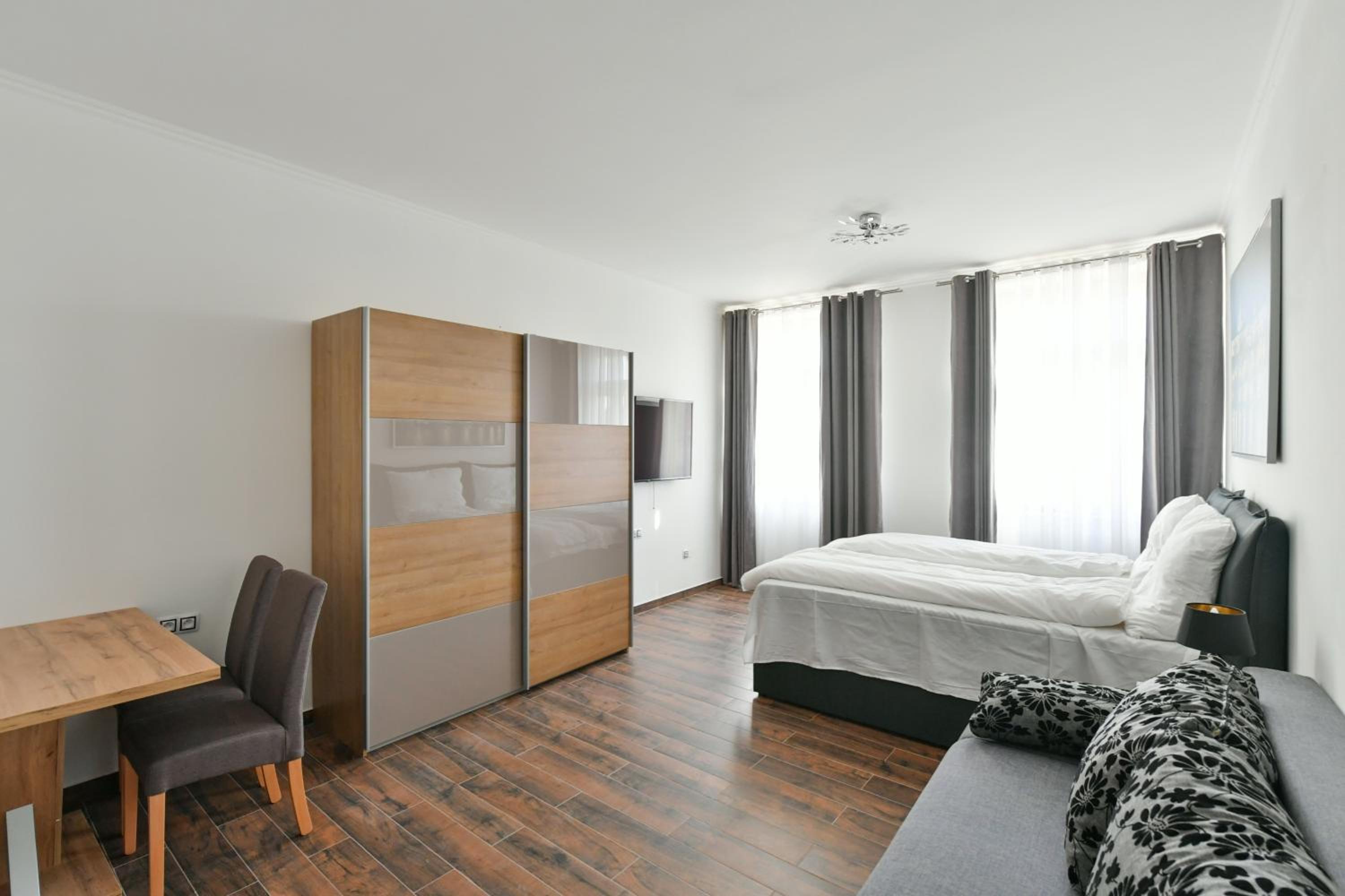 King Studio with Sofa Bed
