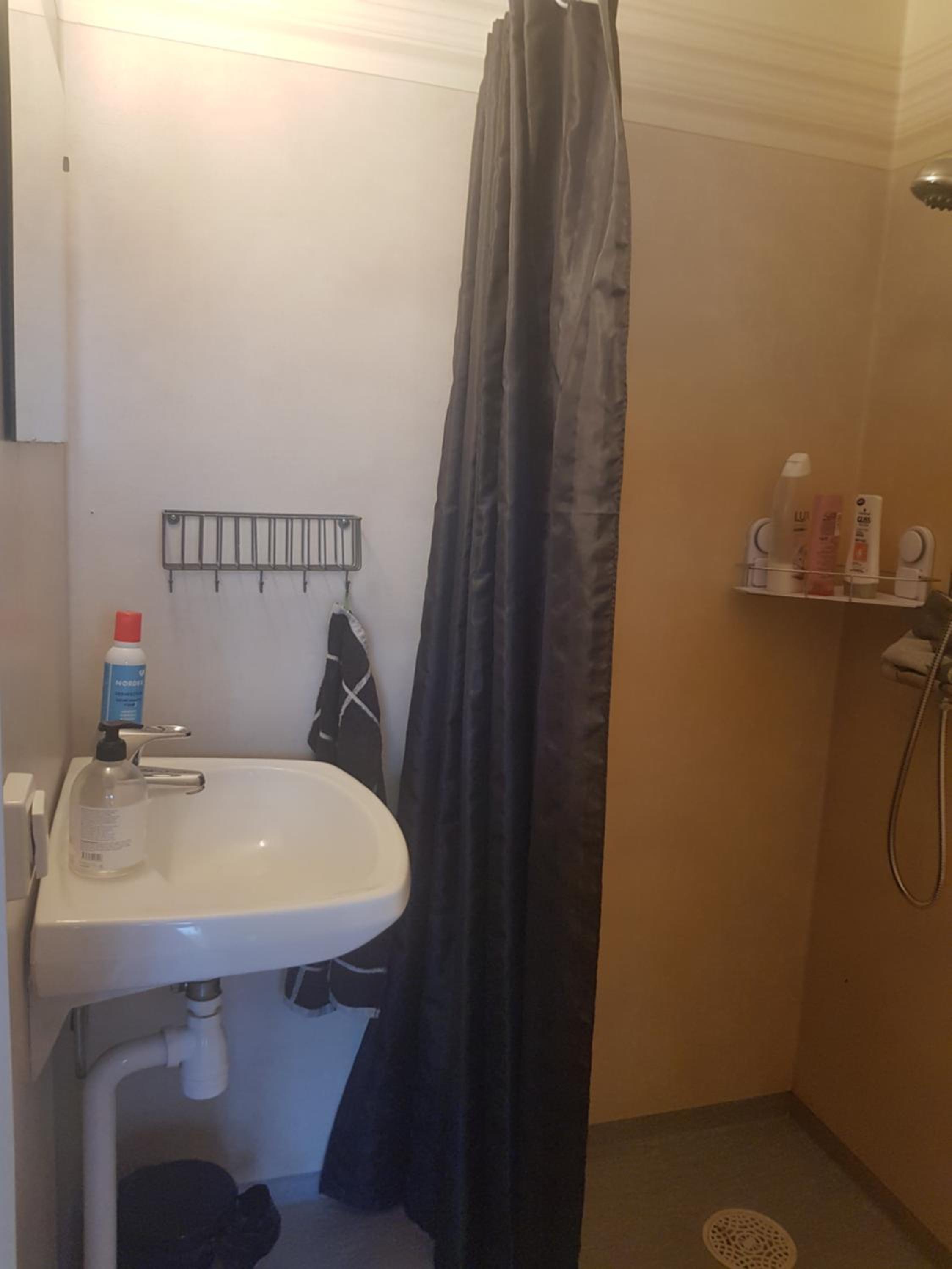 Two-Bedroom House - Photo 20