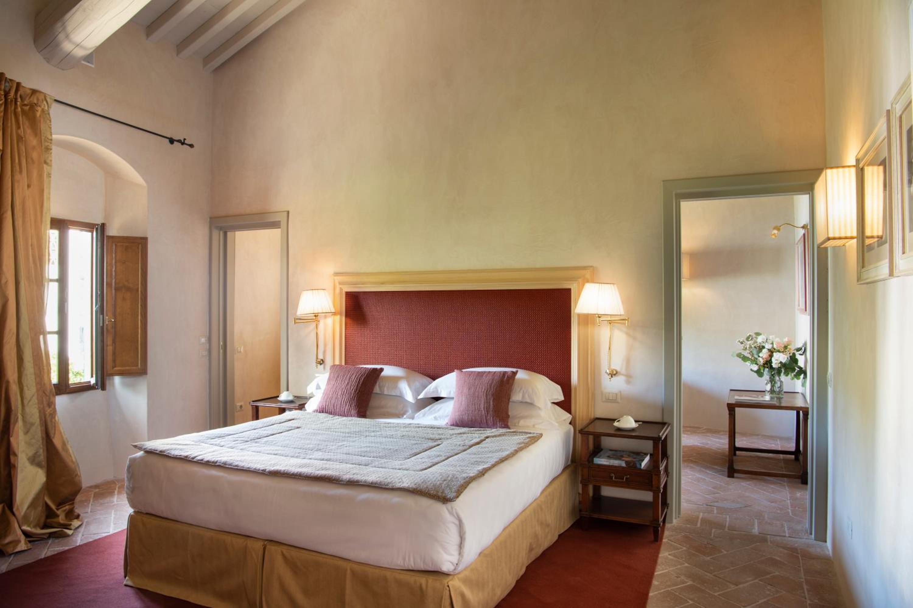 Suite - Photo 1
