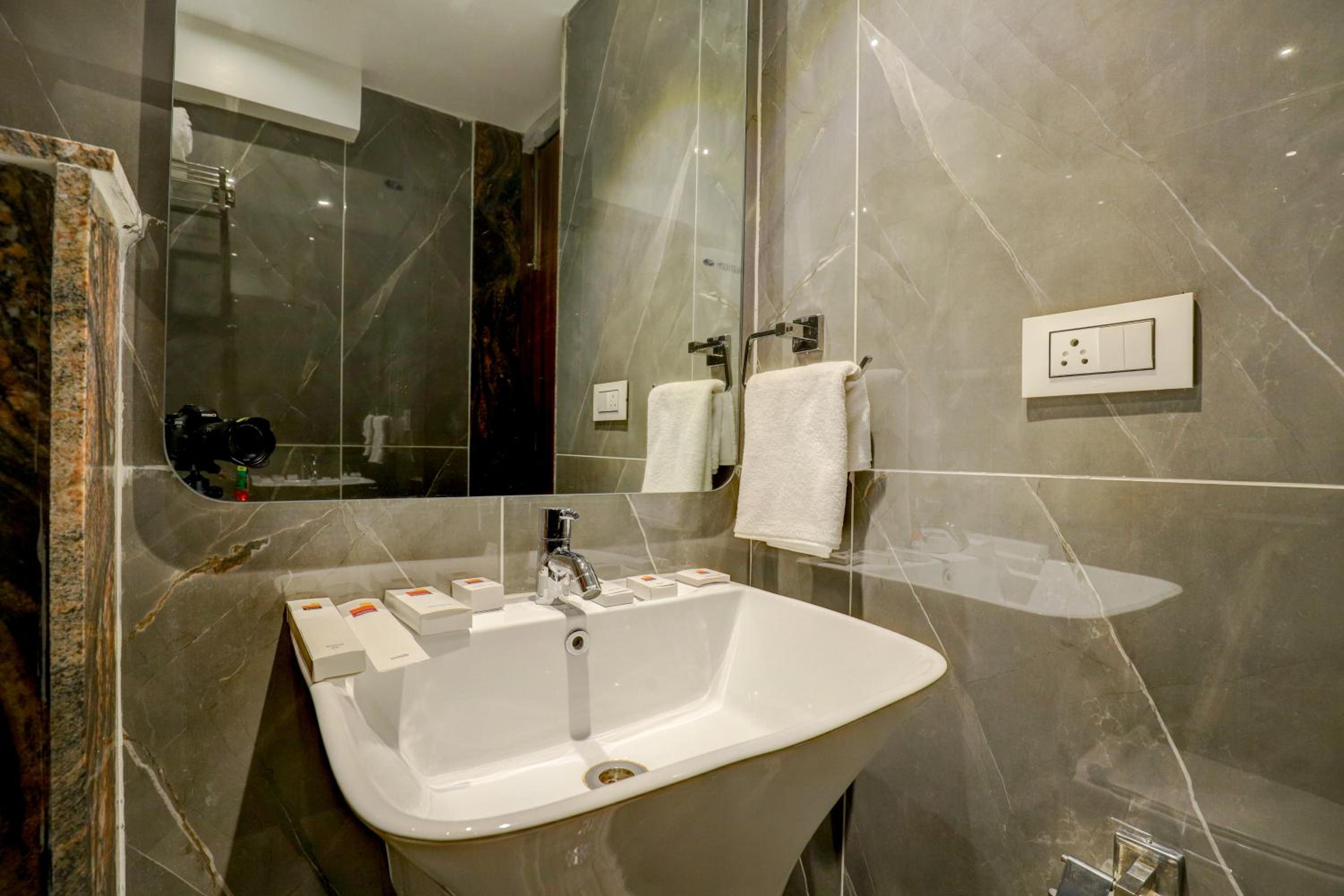 Standard Double Room - Photo 2