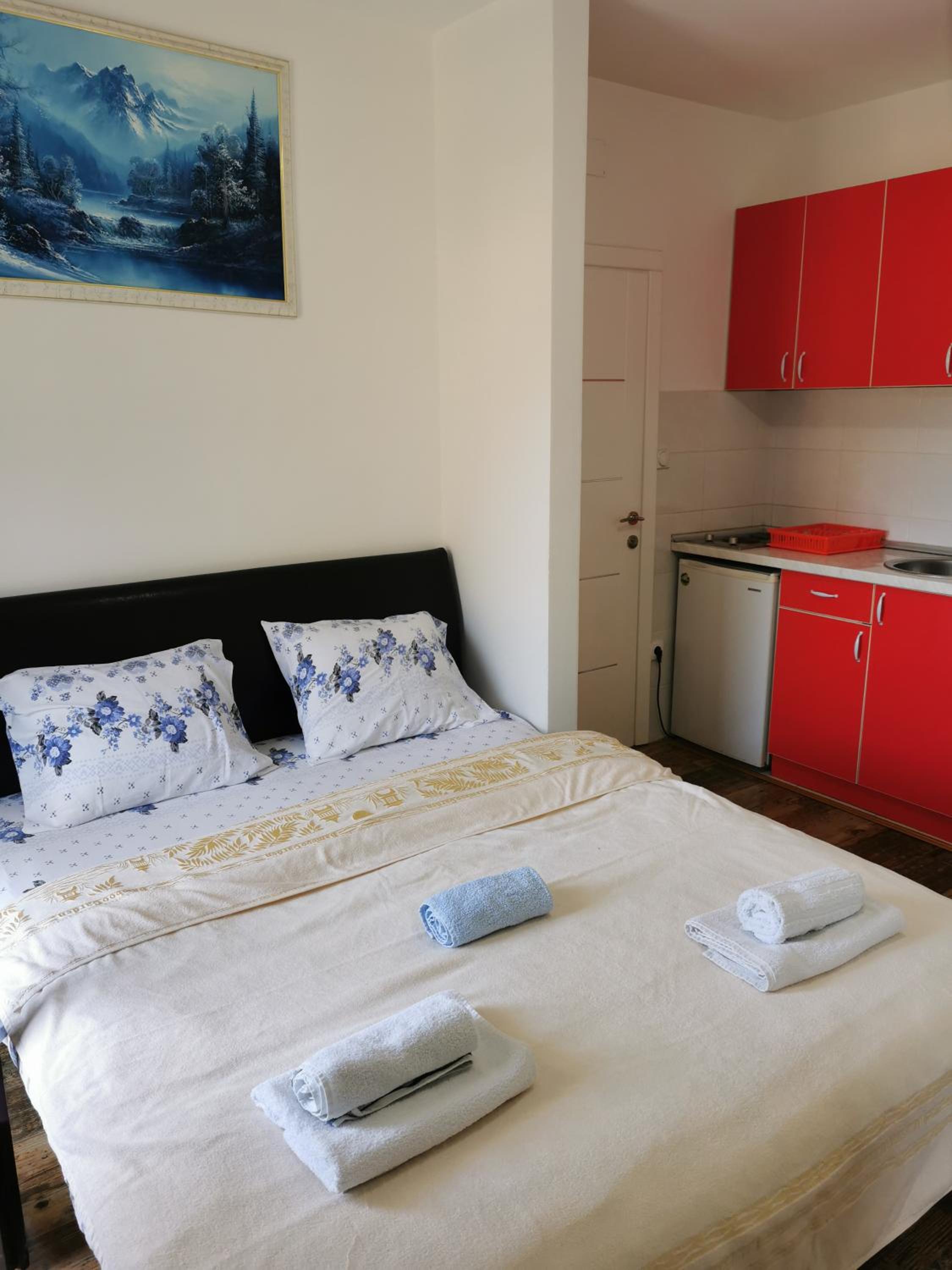 Apartment with Side Sea View