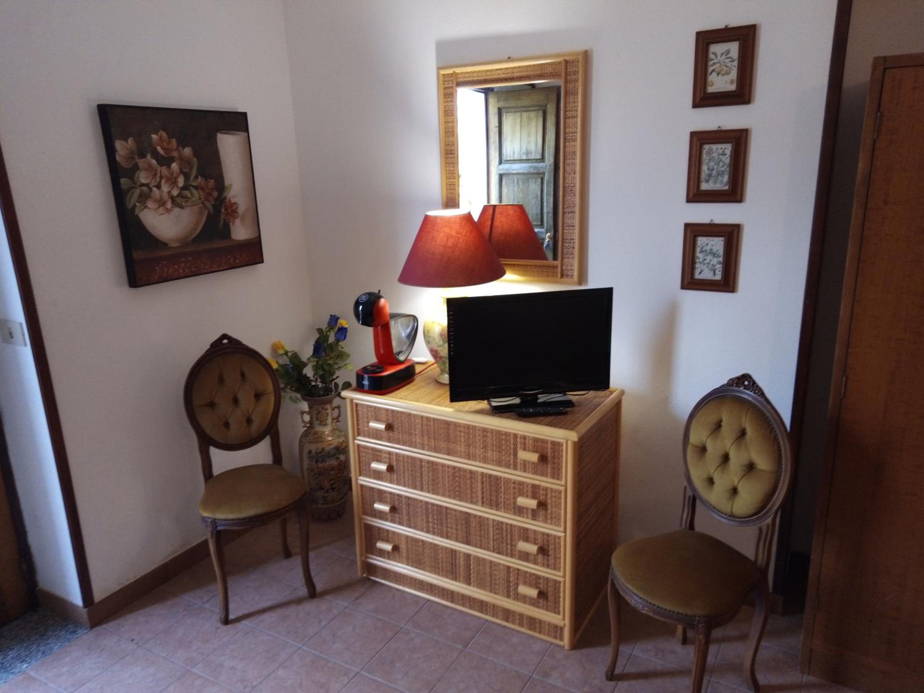 Quadruple Room with Private Bathroom - Photo 1