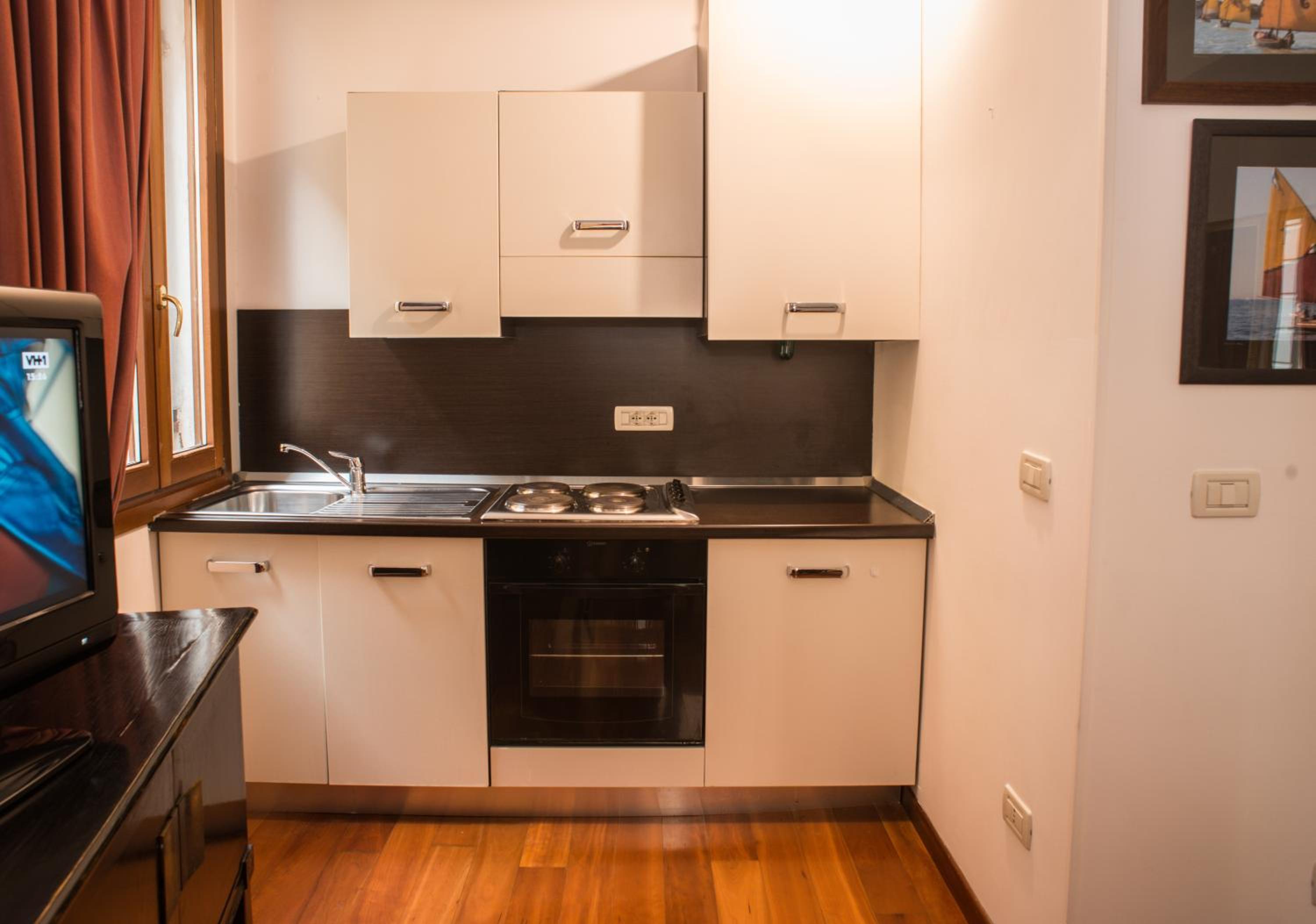 Randa - Two-Bedroom Apartment with Canal View photo 3