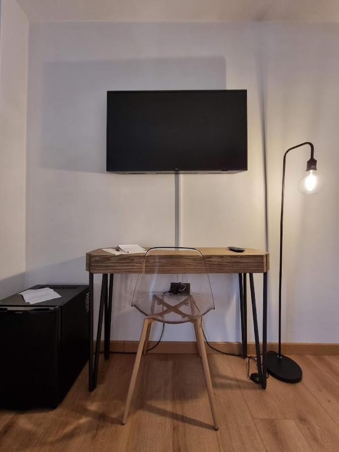 Large Double Room - Photo 1