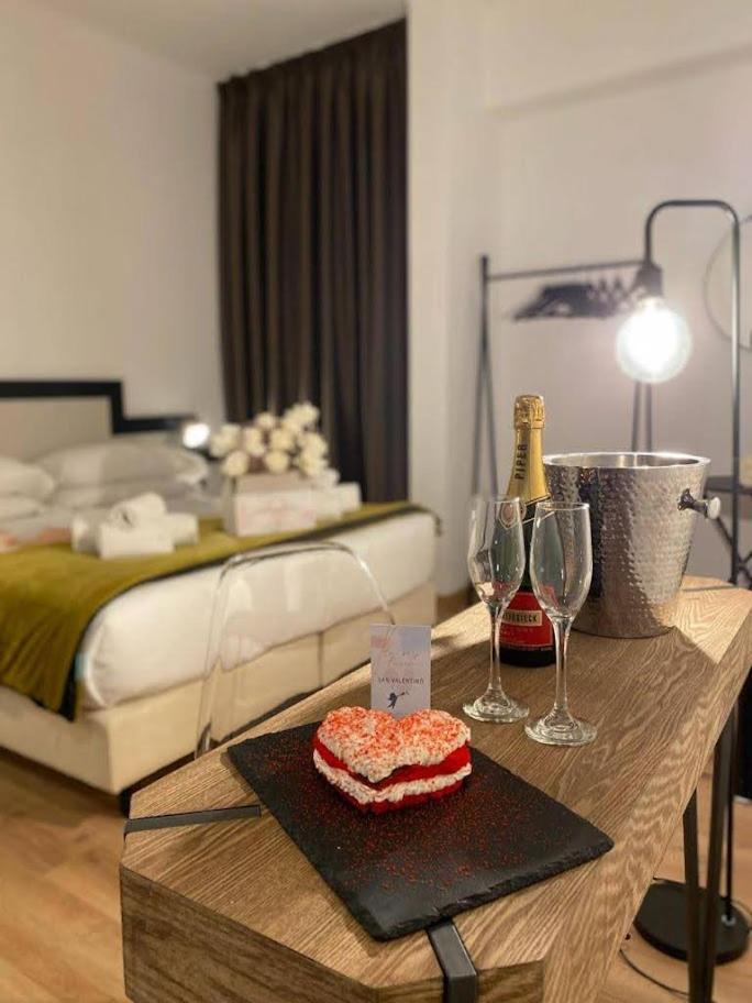 Large Double Room - Photo 4