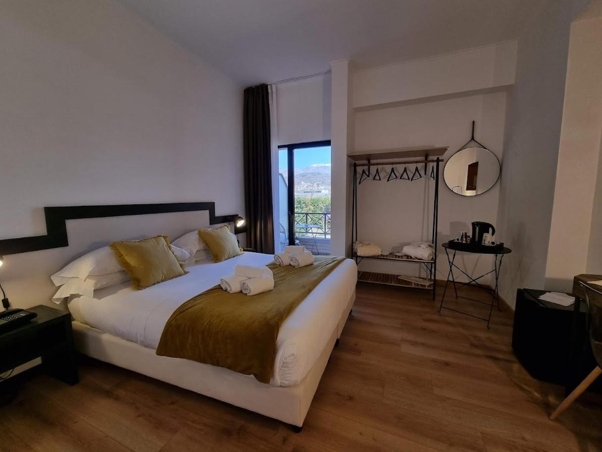 Large Double Room - Photo 3