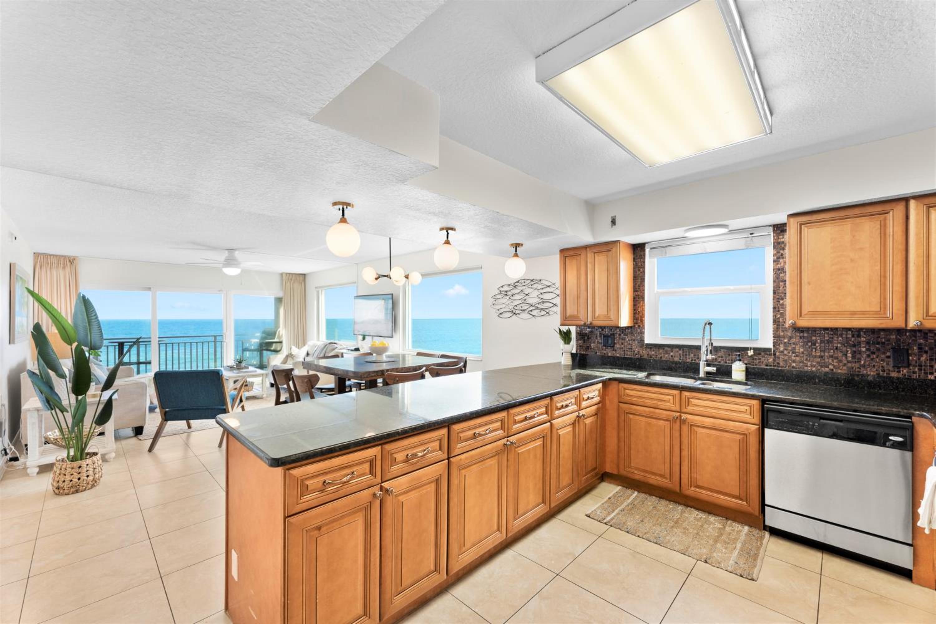 Penthouse Three-Bedroom Apartment - Oceanfront - Unit #449 photo 2