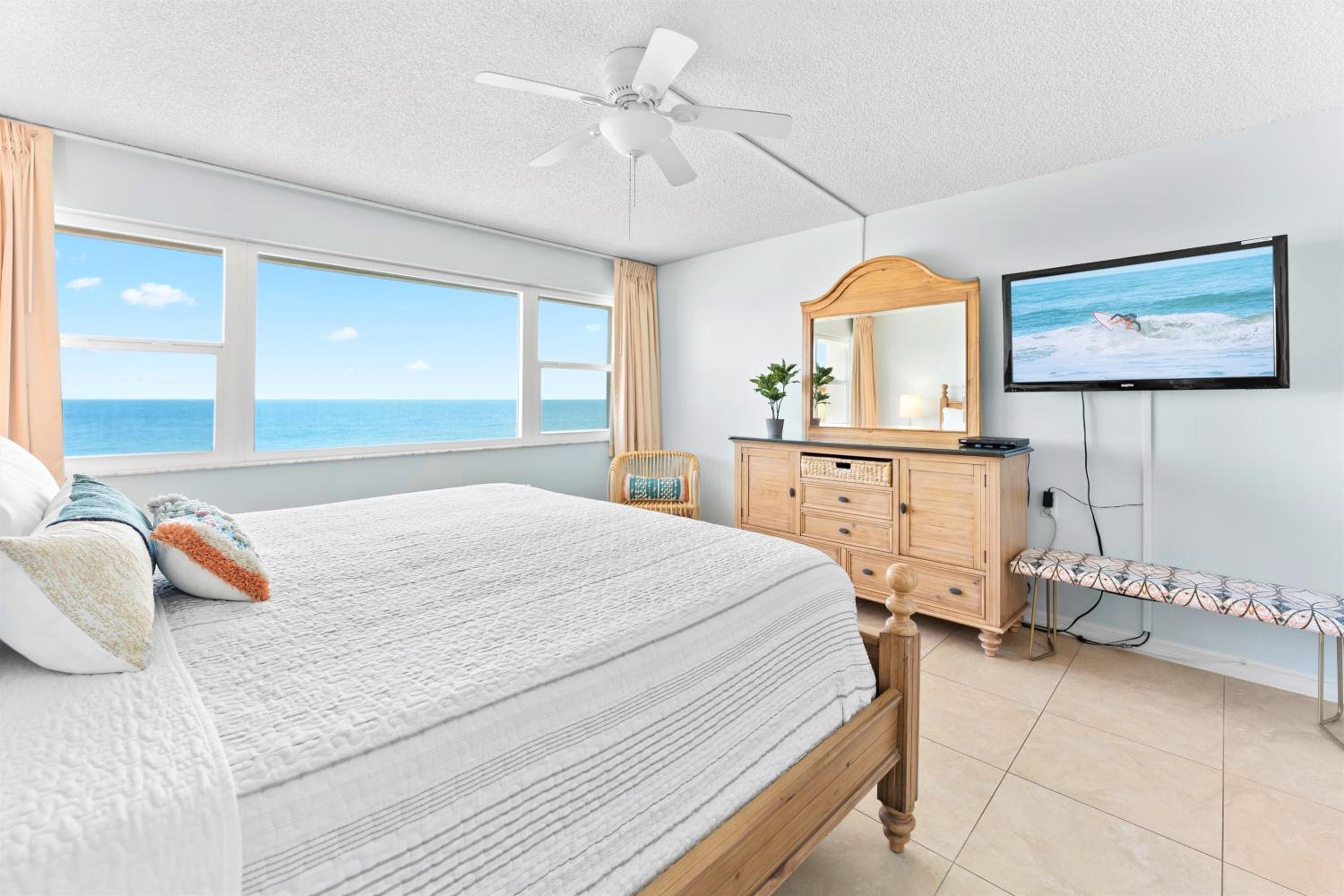 Penthouse Three-Bedroom Apartment - Oceanfront - Unit #449 photo 3