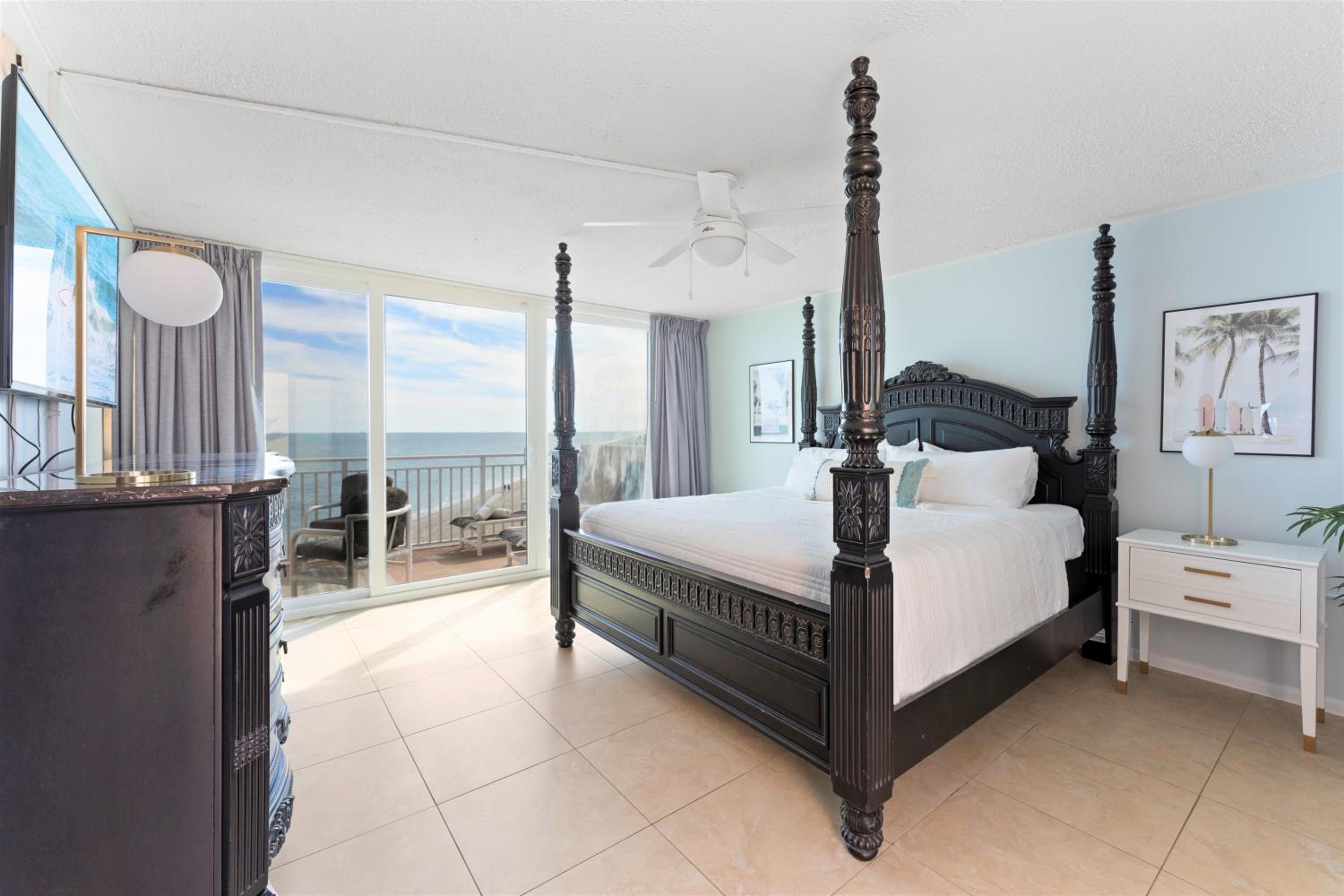 Penthouse Three-Bedroom Apartment - Oceanfront - Unit #449 photo 1