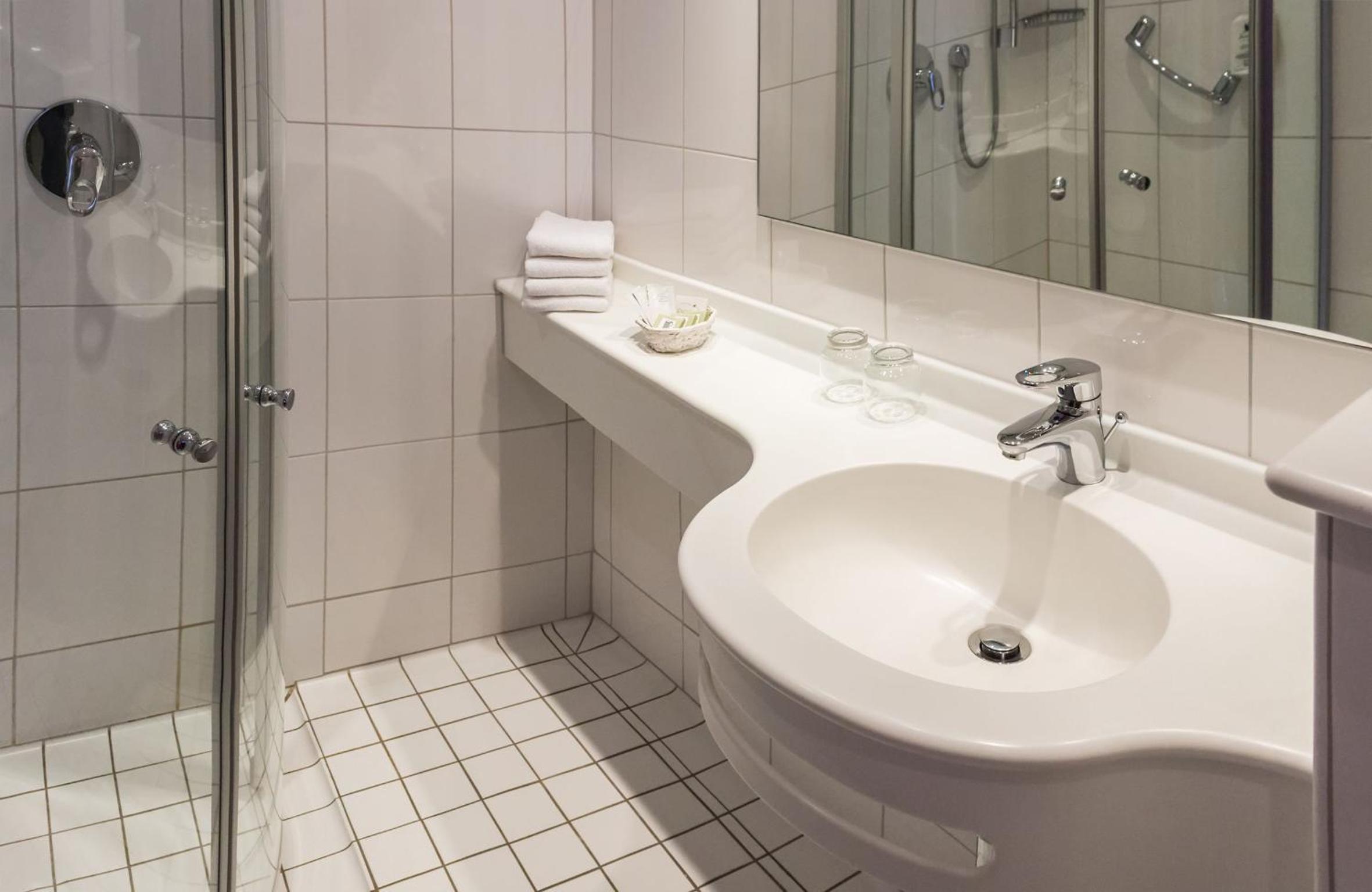 Deluxe Double Room - Photo 9