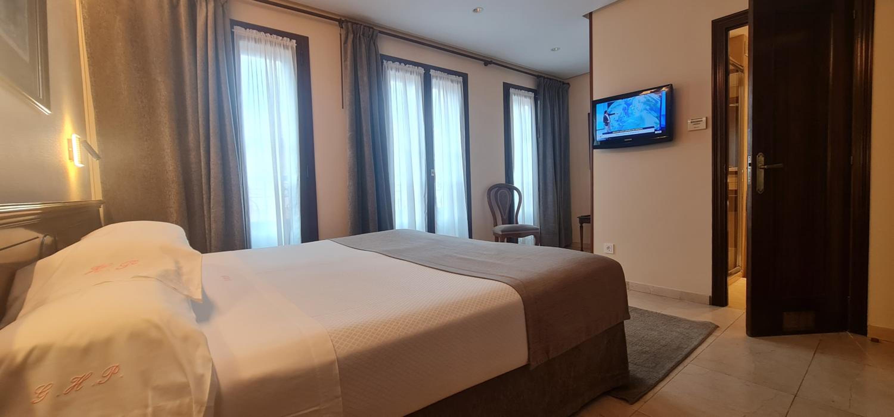 Double or Twin Room - Photo 1