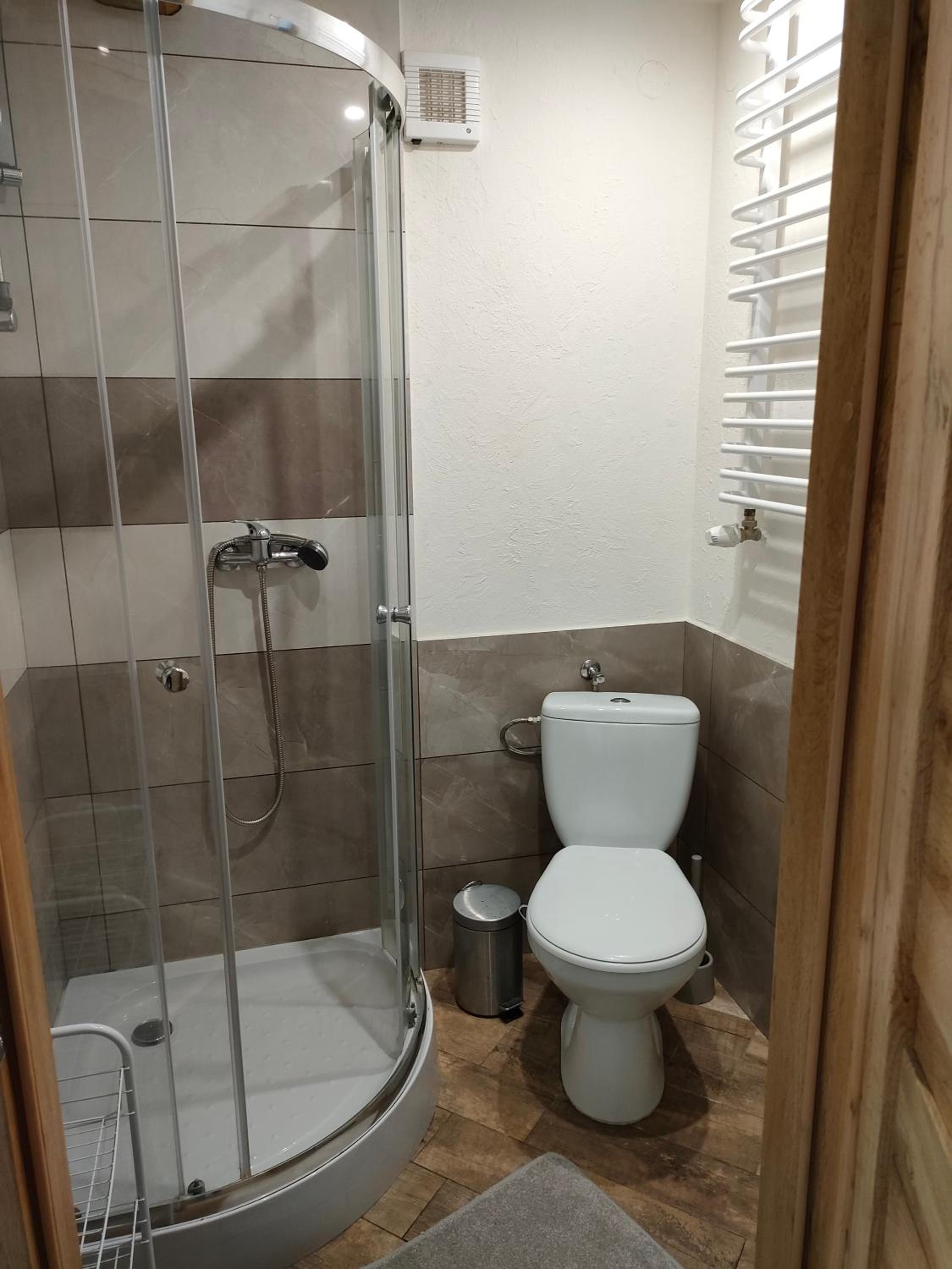 Double Room with Private Bathroom - Photo 6