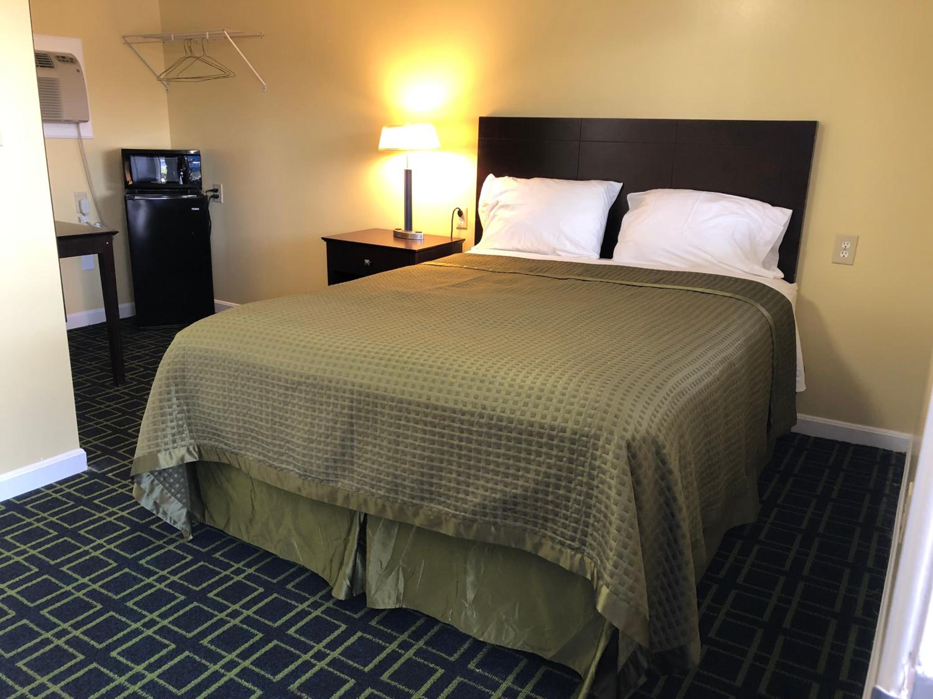Queen Room photo 1