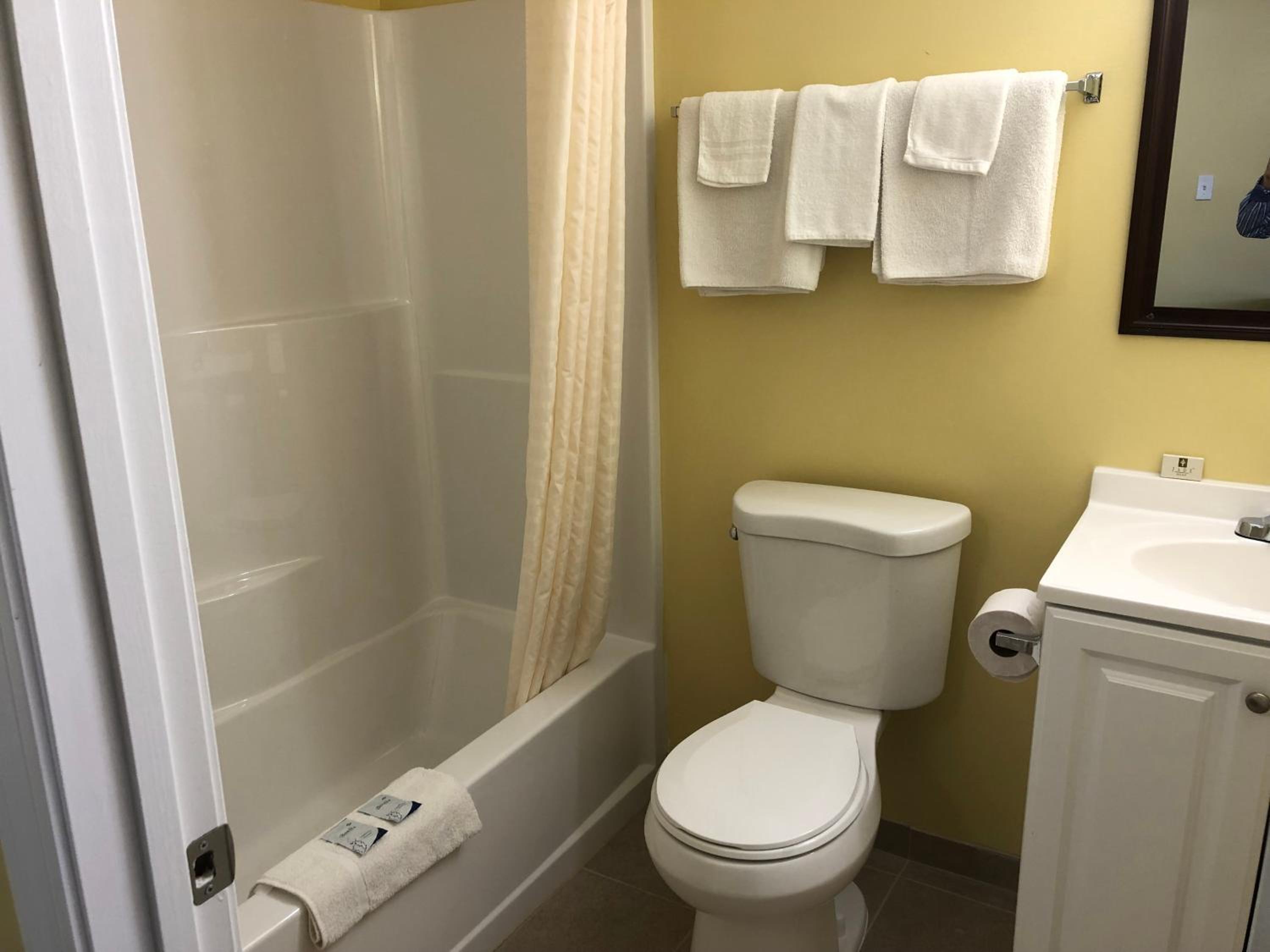 Queen Room photo 2