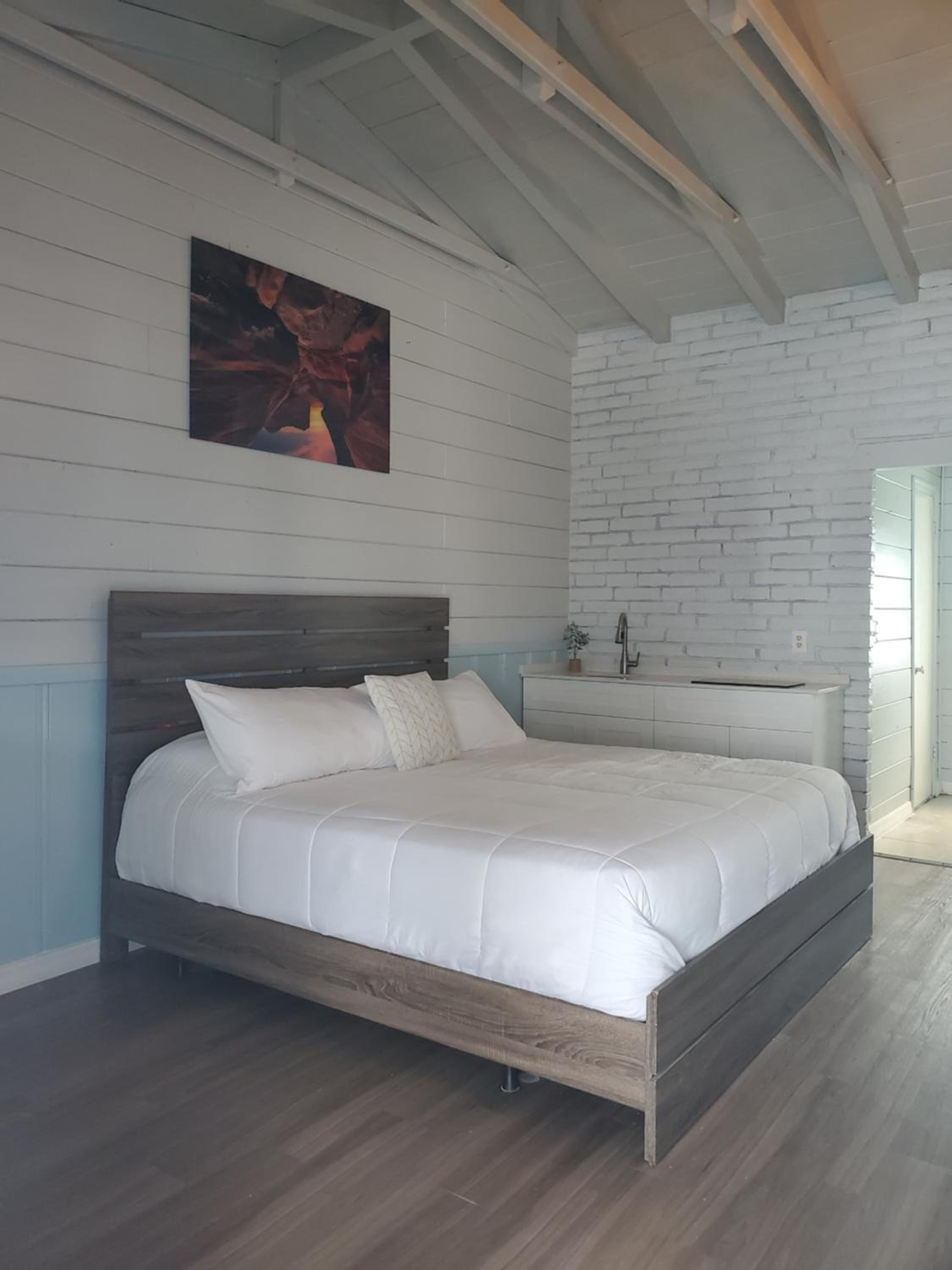 Standard King Room - Photo 1