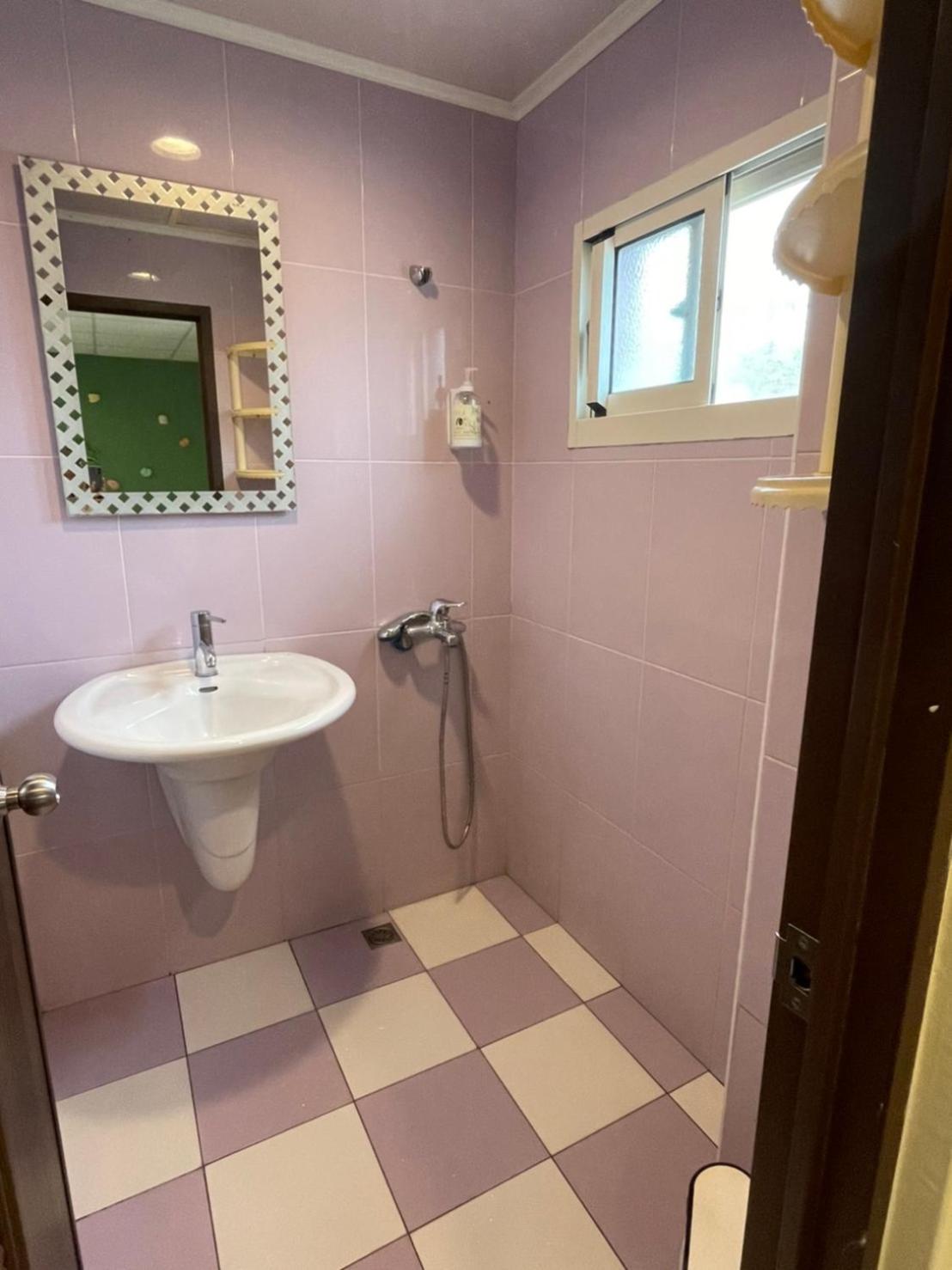 Family Room with Bathroom photo 2