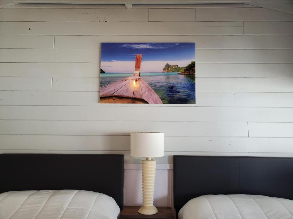 Double Room with Pool View - Photo 4