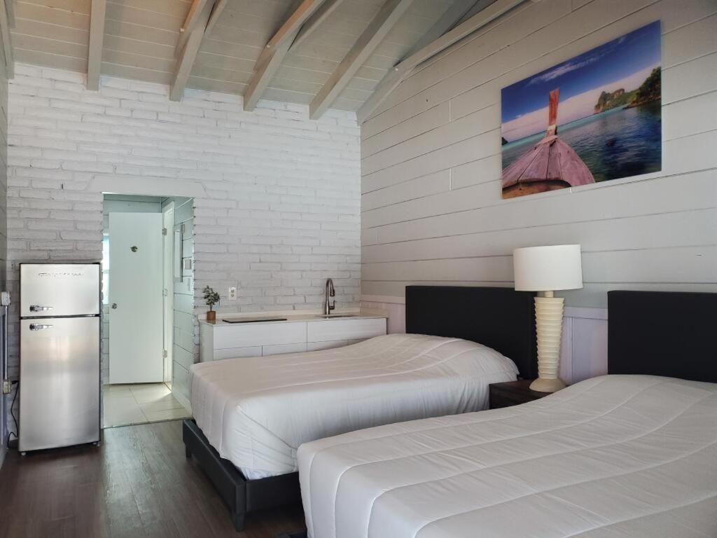 Double Room with Pool View - Photo 2