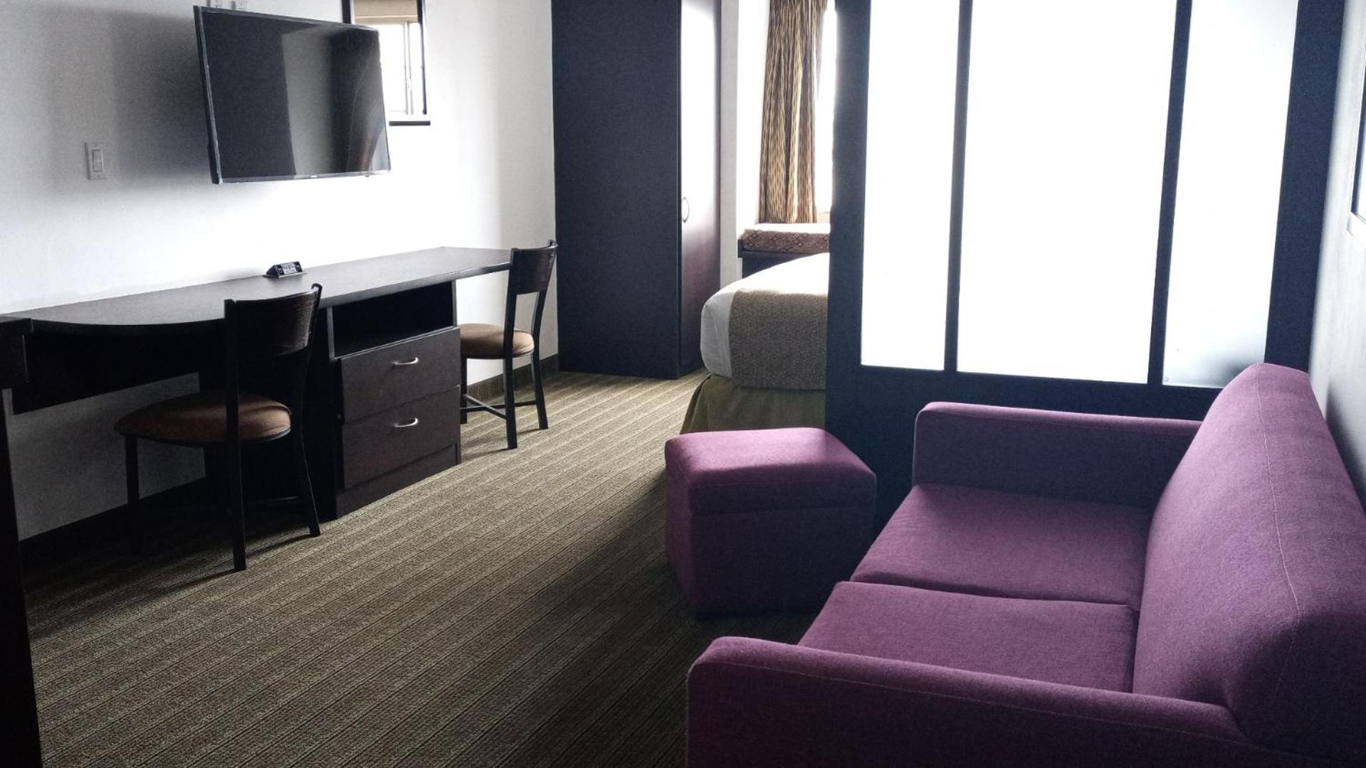 Queen Suite - Photo 3