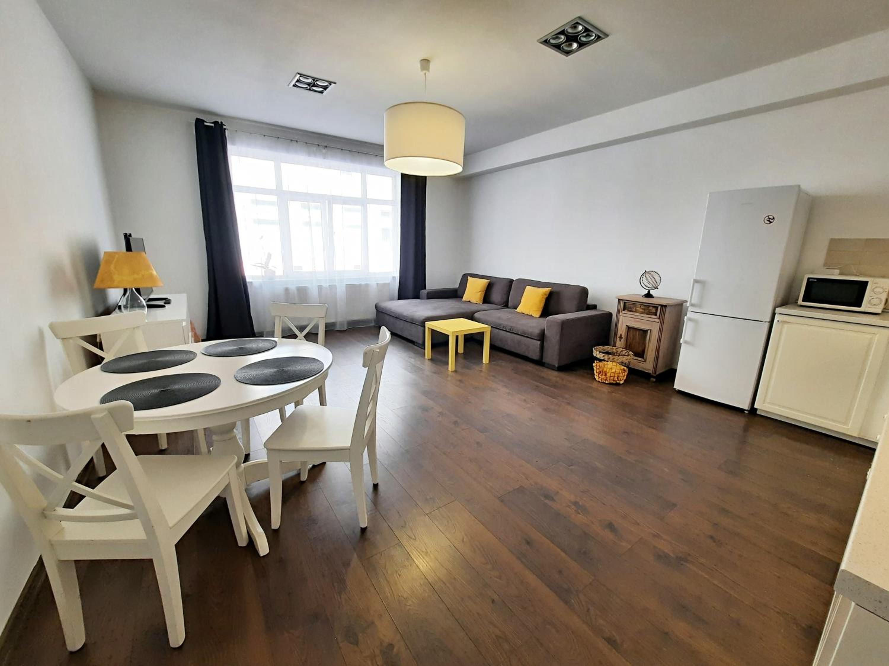 Apartment with Terrace - Photo 12