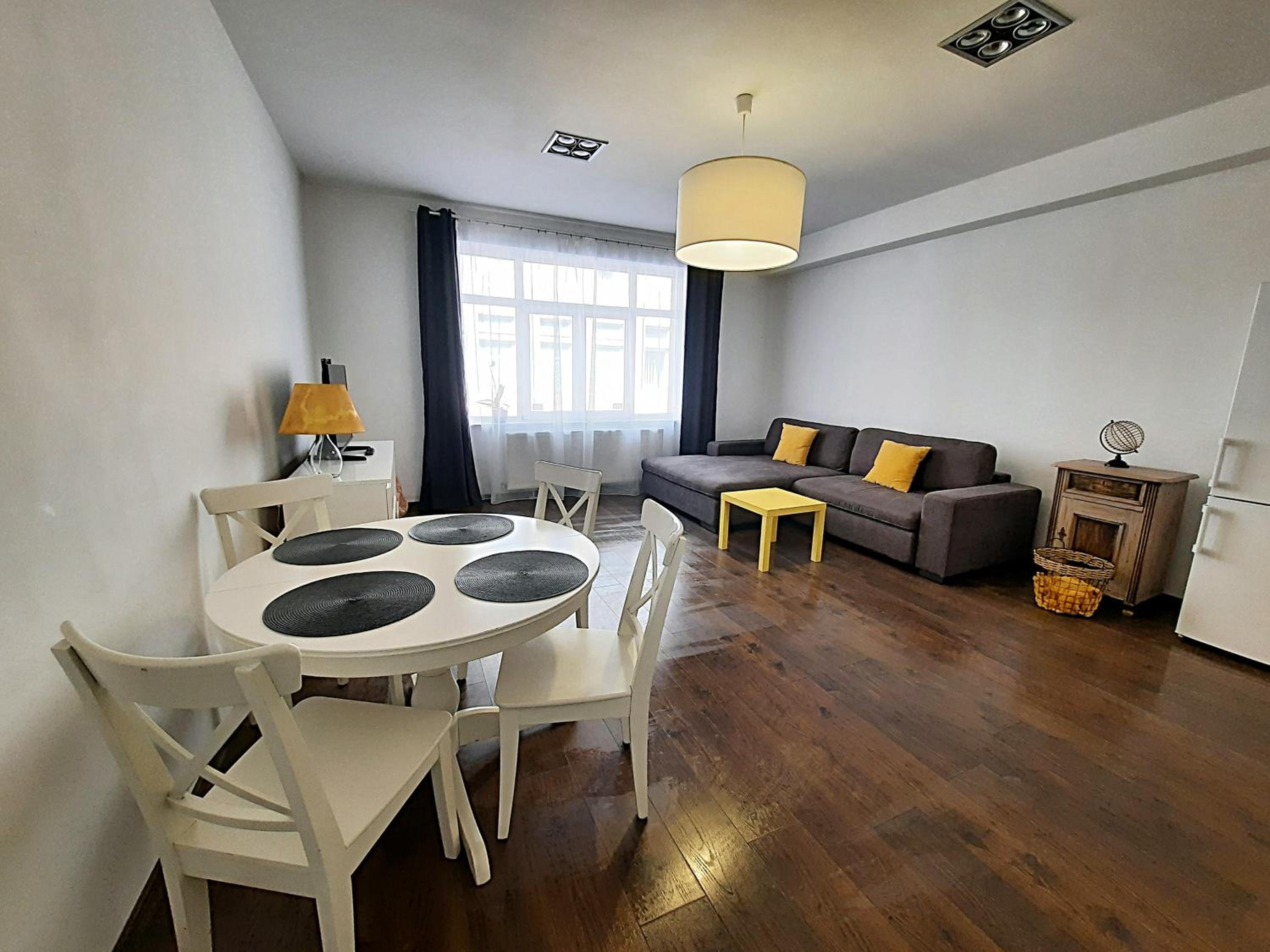 Apartment with Terrace - Photo 2