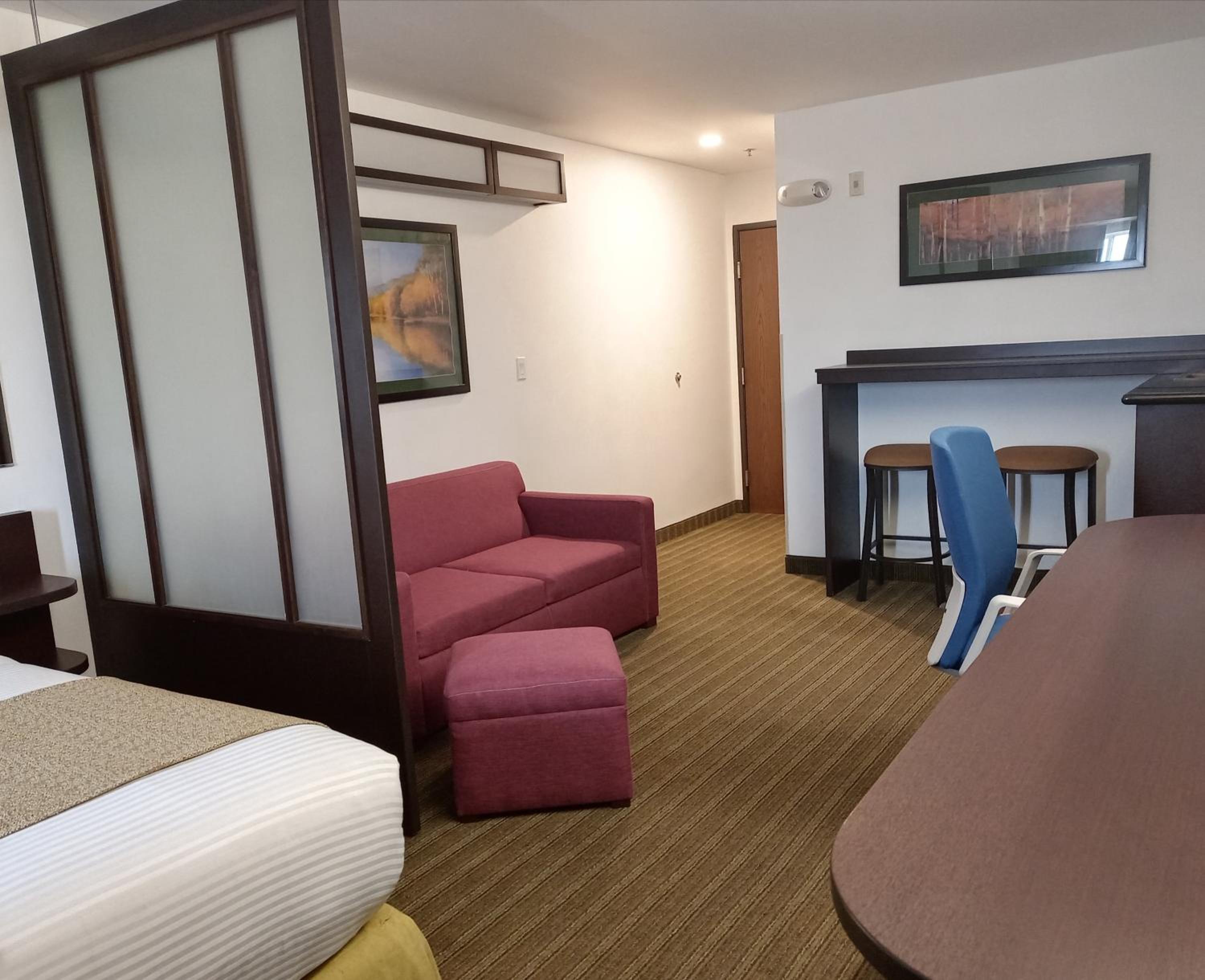 Queen Suite - Photo 4