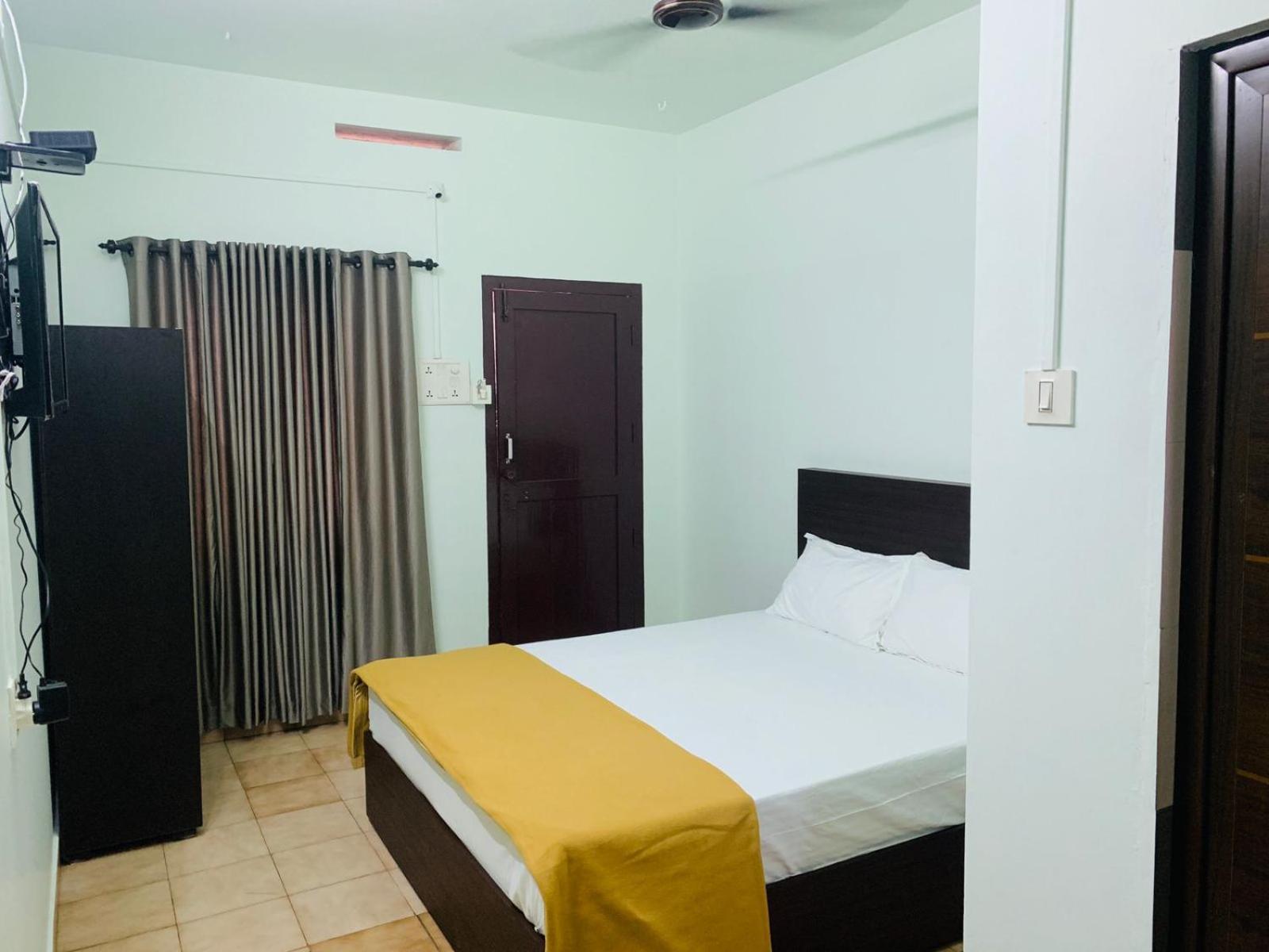 Queen Room photo 1