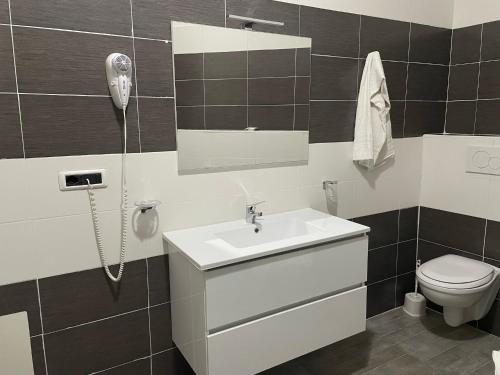 Standard Triple Room - Photo 8