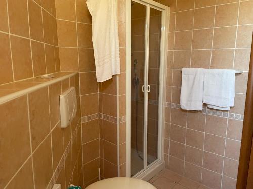 Standard Single Room with Shower - Photo 2