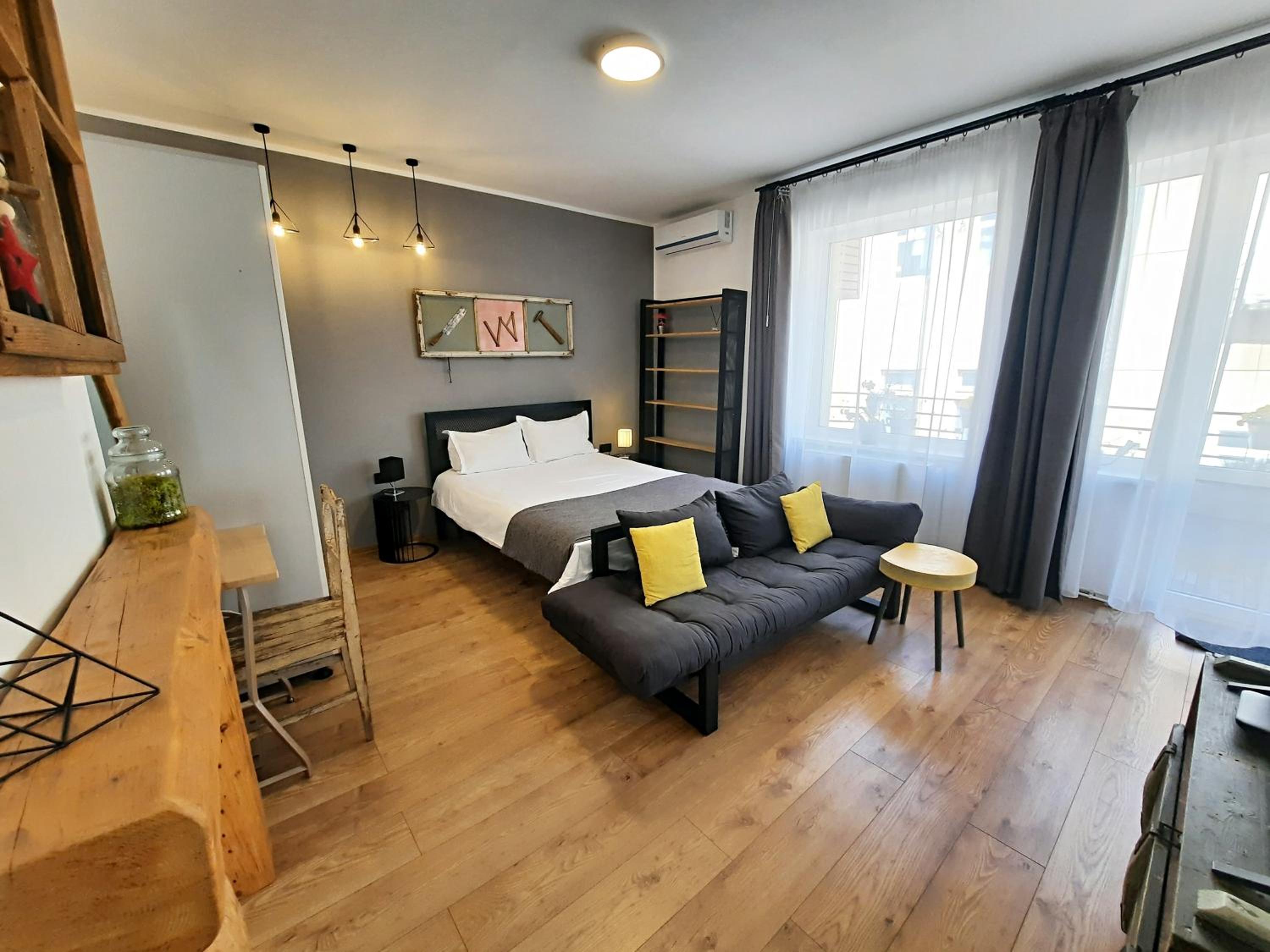 Studio Apartment - Photo 27