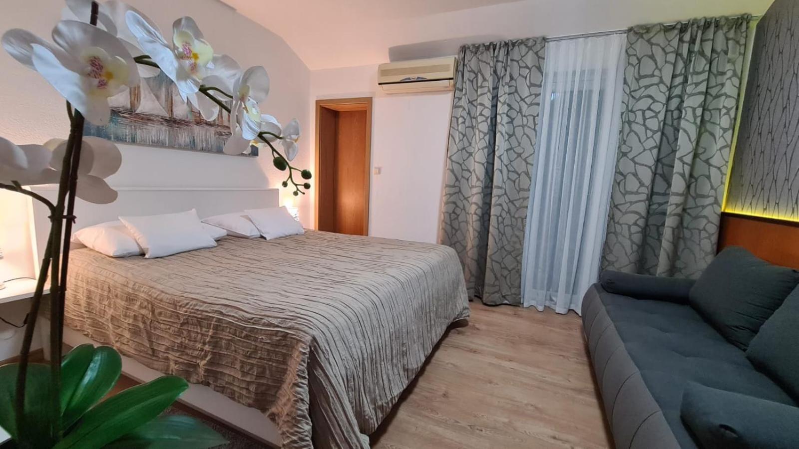 Deluxe Double Room with Extra Bed