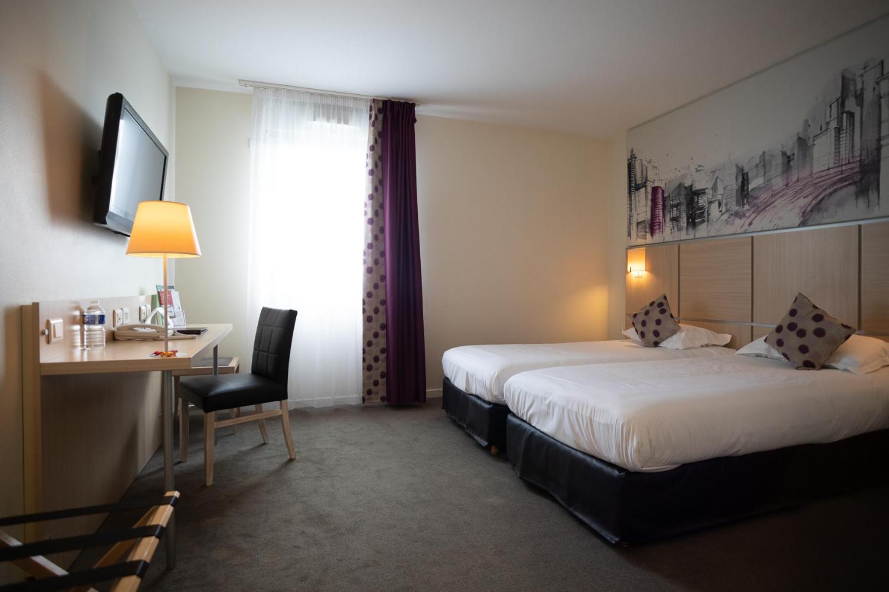 Standard Twin Room - Photo 1