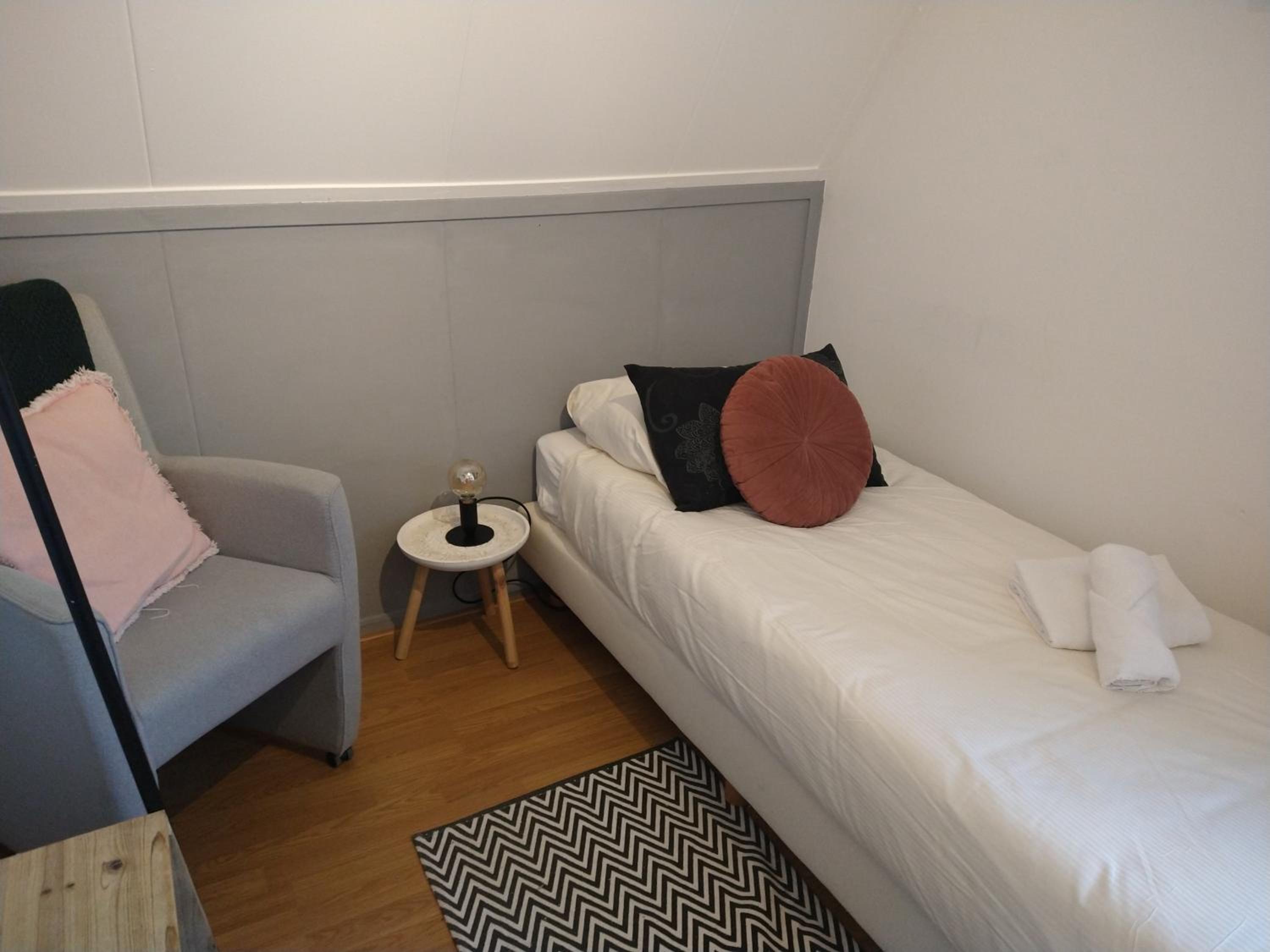 Basic Single Room with External Private Bathroom photo 1