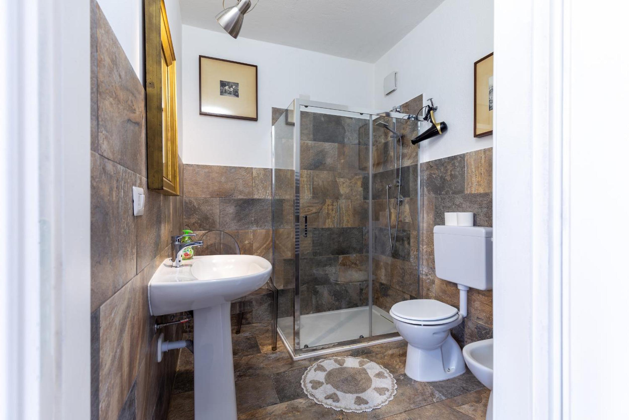 Comfort Triple Room with Shower - Photo 3